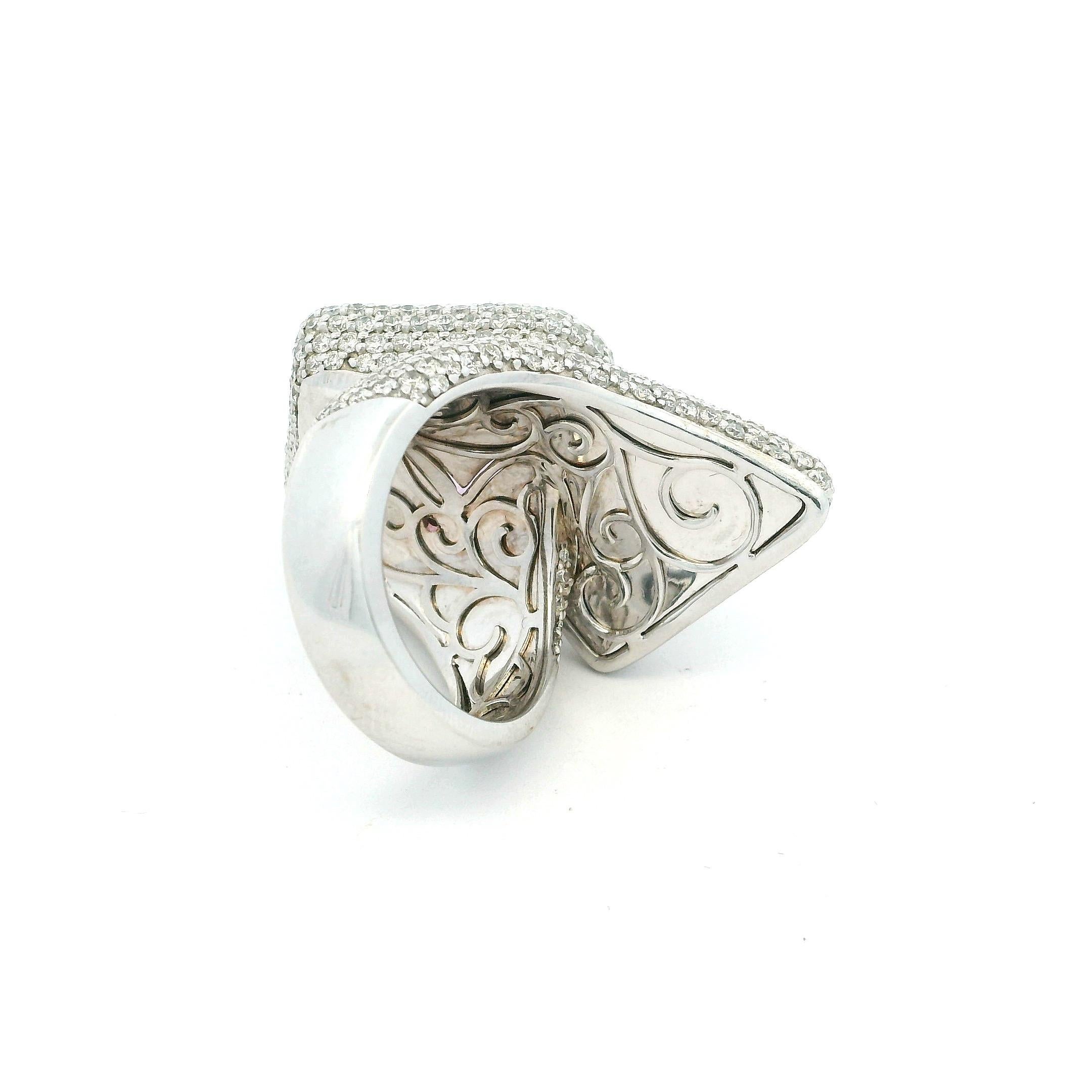 Escultural Anillo de Cóctel de 19,21 Quilates de Kunzita y Diamantes en Oro Blanco de 14K en venta 6