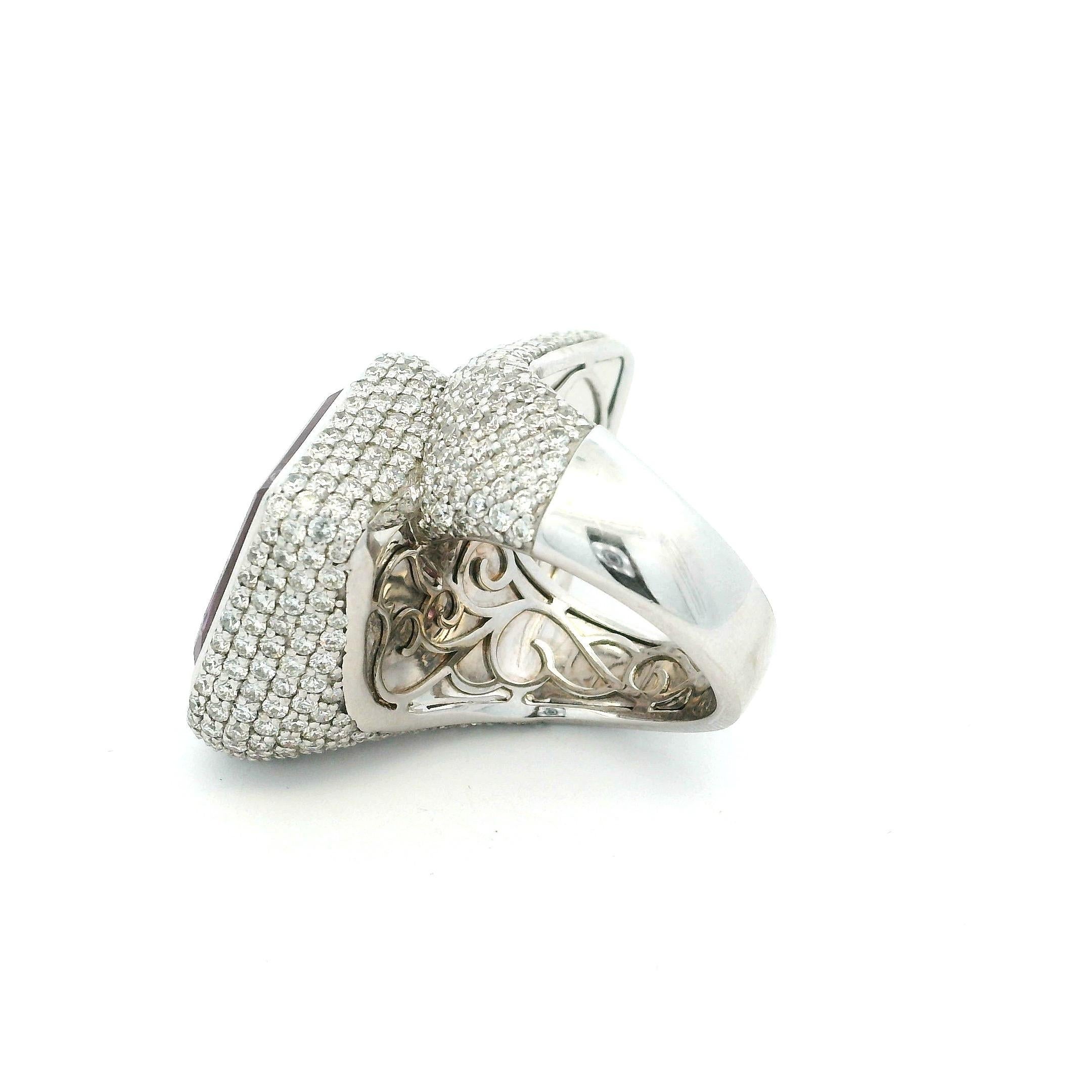 Escultural Anillo de Cóctel de 19,21 Quilates de Kunzita y Diamantes en Oro Blanco de 14K en venta 7
