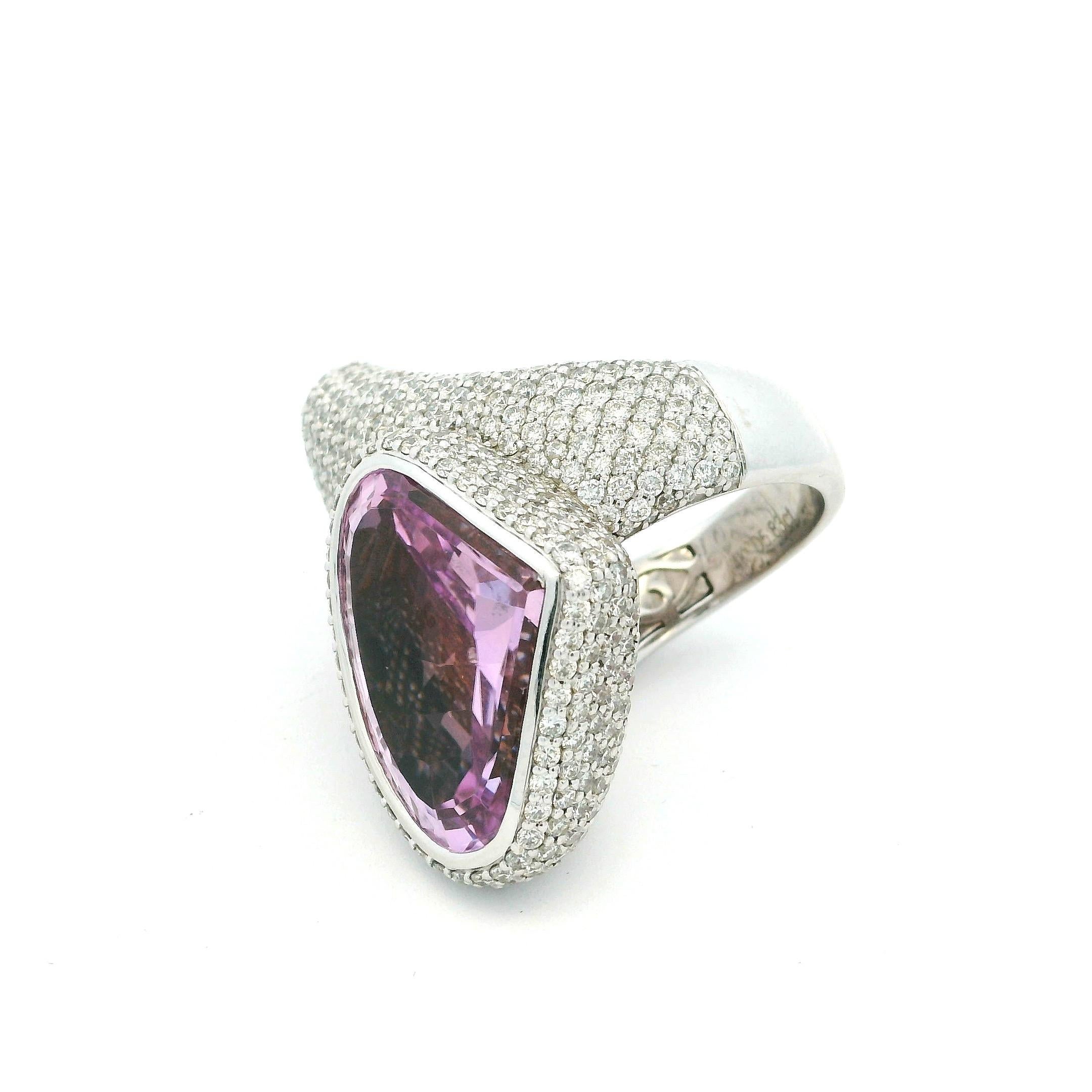 Escultural Anillo de Cóctel de 19,21 Quilates de Kunzita y Diamantes en Oro Blanco de 14K en venta 8