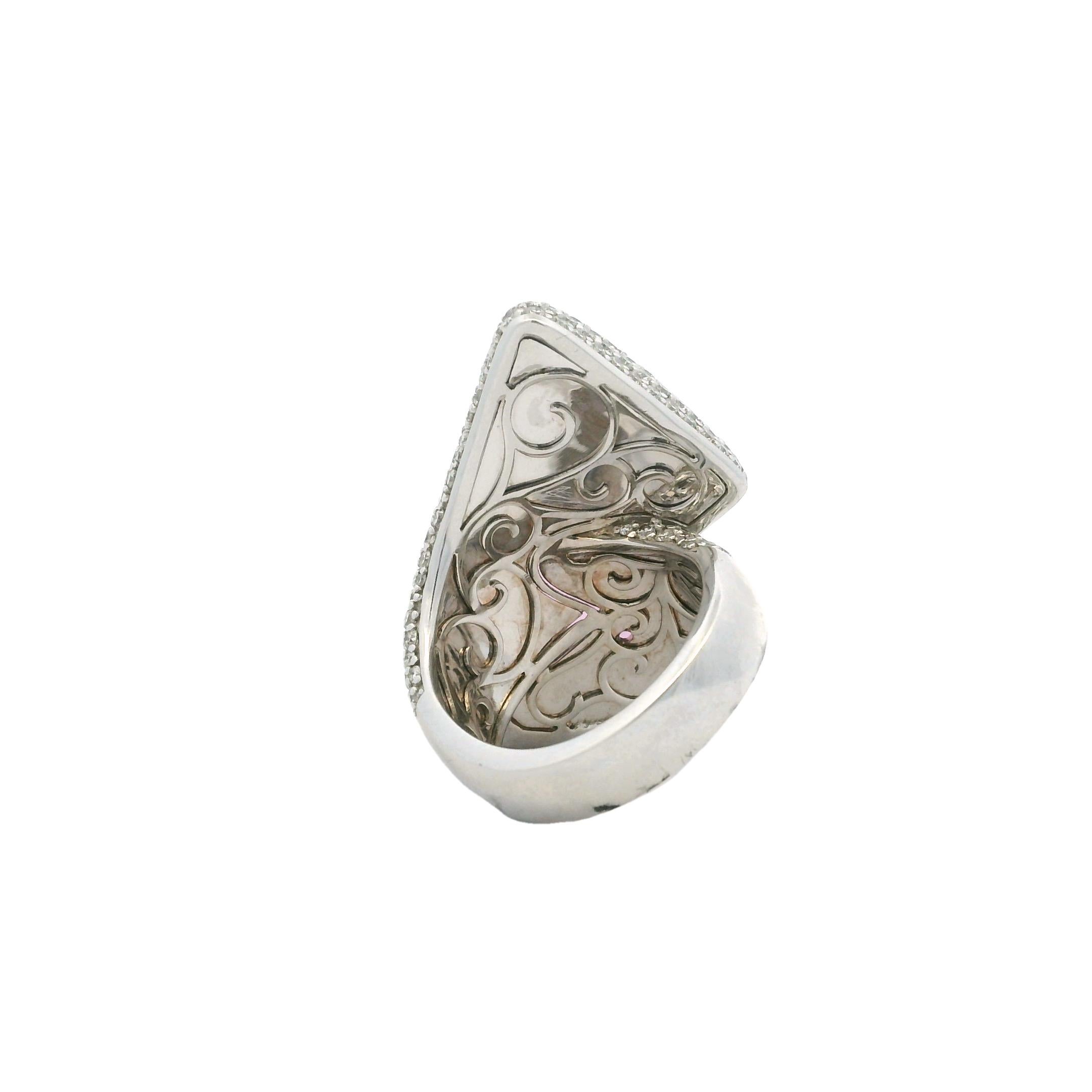 Escultural Anillo de Cóctel de 19,21 Quilates de Kunzita y Diamantes en Oro Blanco de 14K en Nuevo estado para la venta en Miami, FL