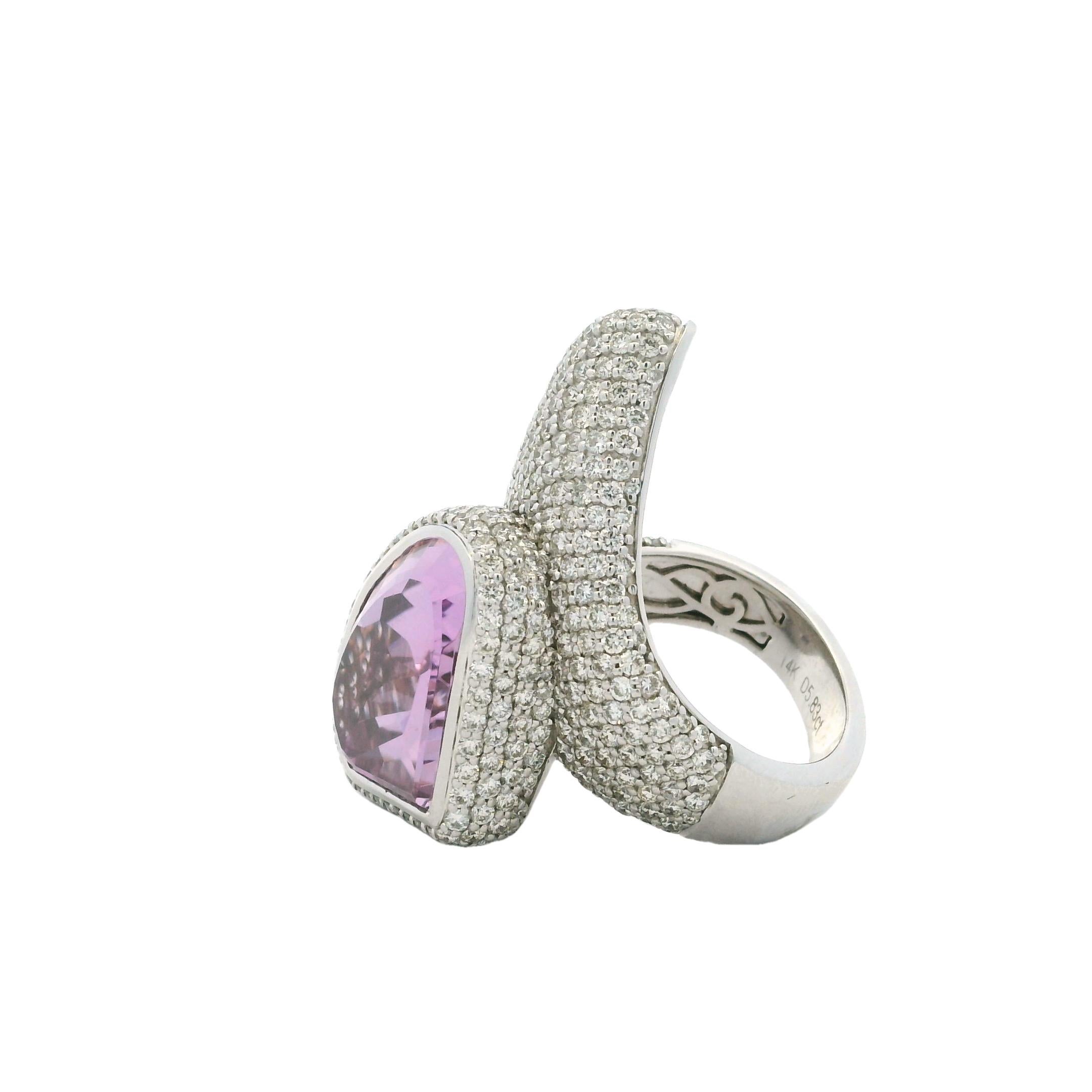 Femenino o masculino Escultural Anillo de Cóctel de 19,21 Quilates de Kunzita y Diamantes en Oro Blanco de 14K en venta