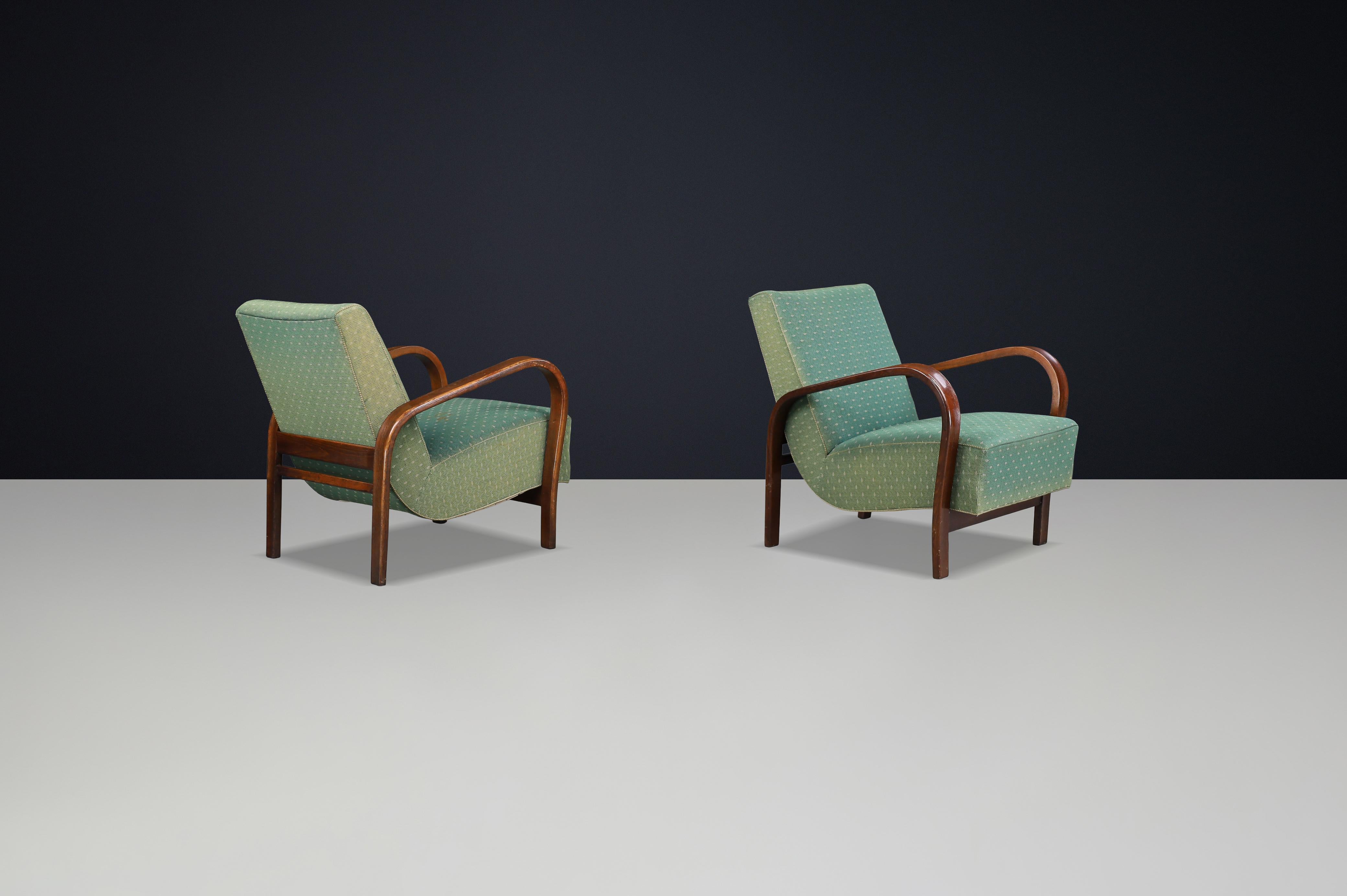Sillones escultóricos de madera curvada de los años 40 Koželka & Kropáček con tapicería original. siglo XX en venta