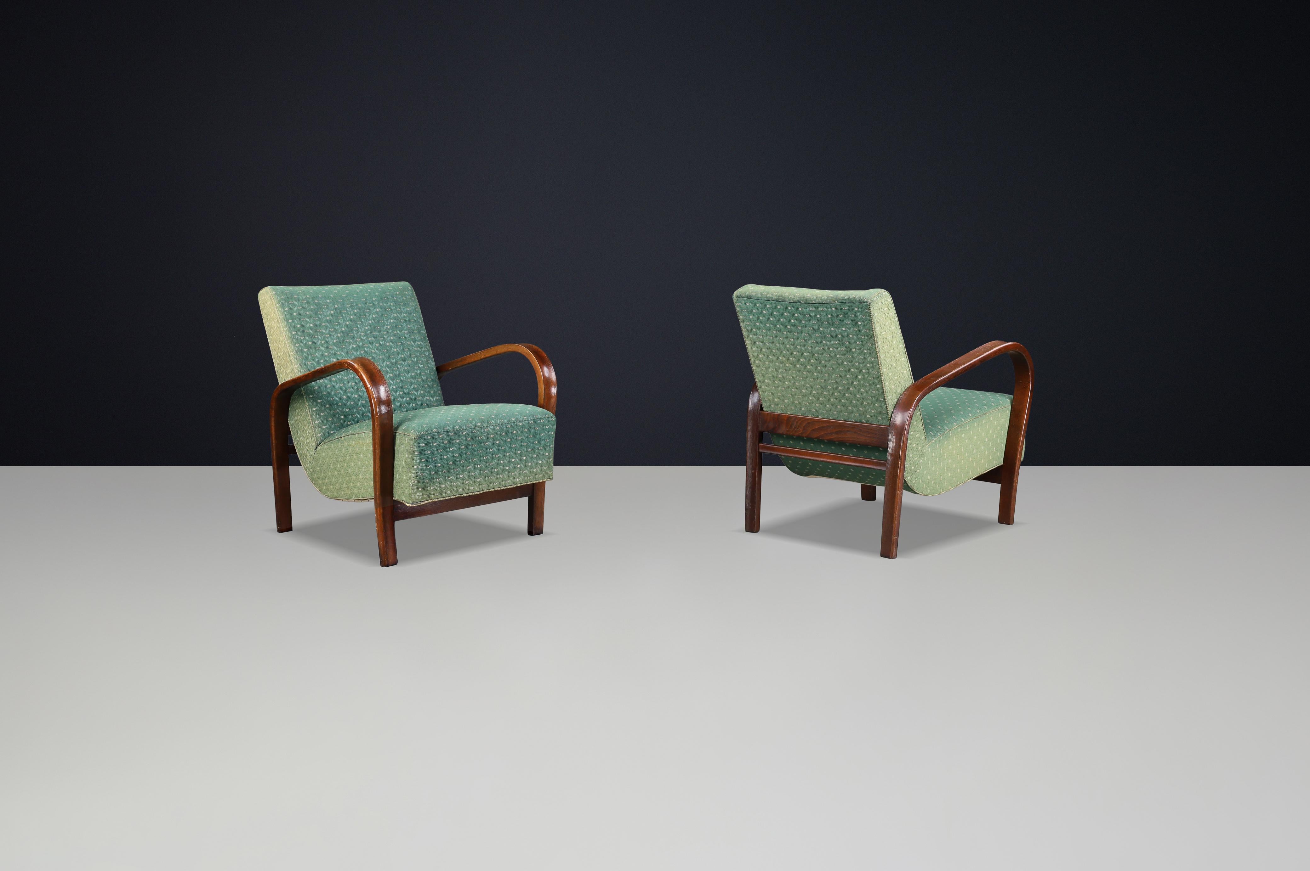 Sillones escultóricos de madera curvada de los años 40 Koželka & Kropáček con tapicería original. en venta 1