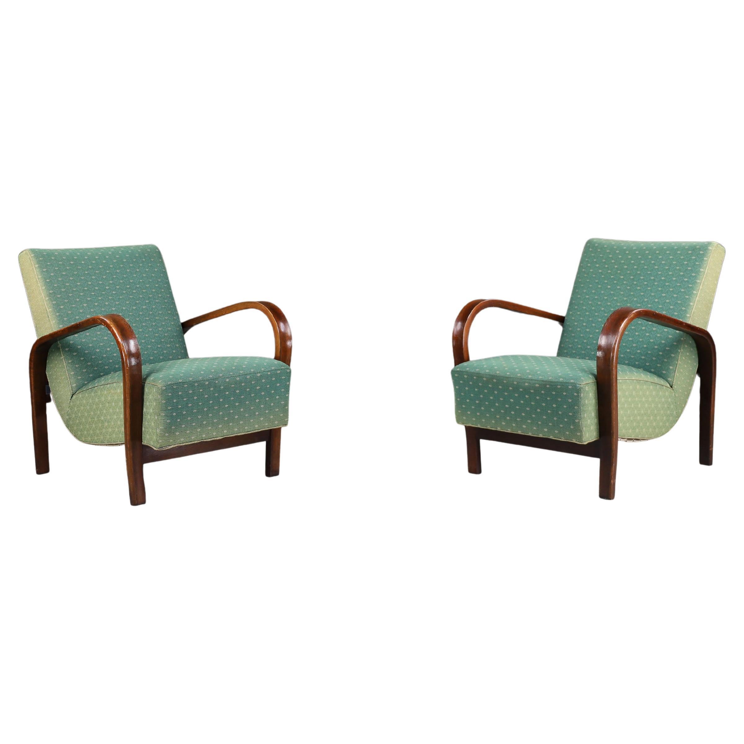Sillones escultóricos de madera curvada de los años 40 Koželka & Kropáček con tapicería original. en venta