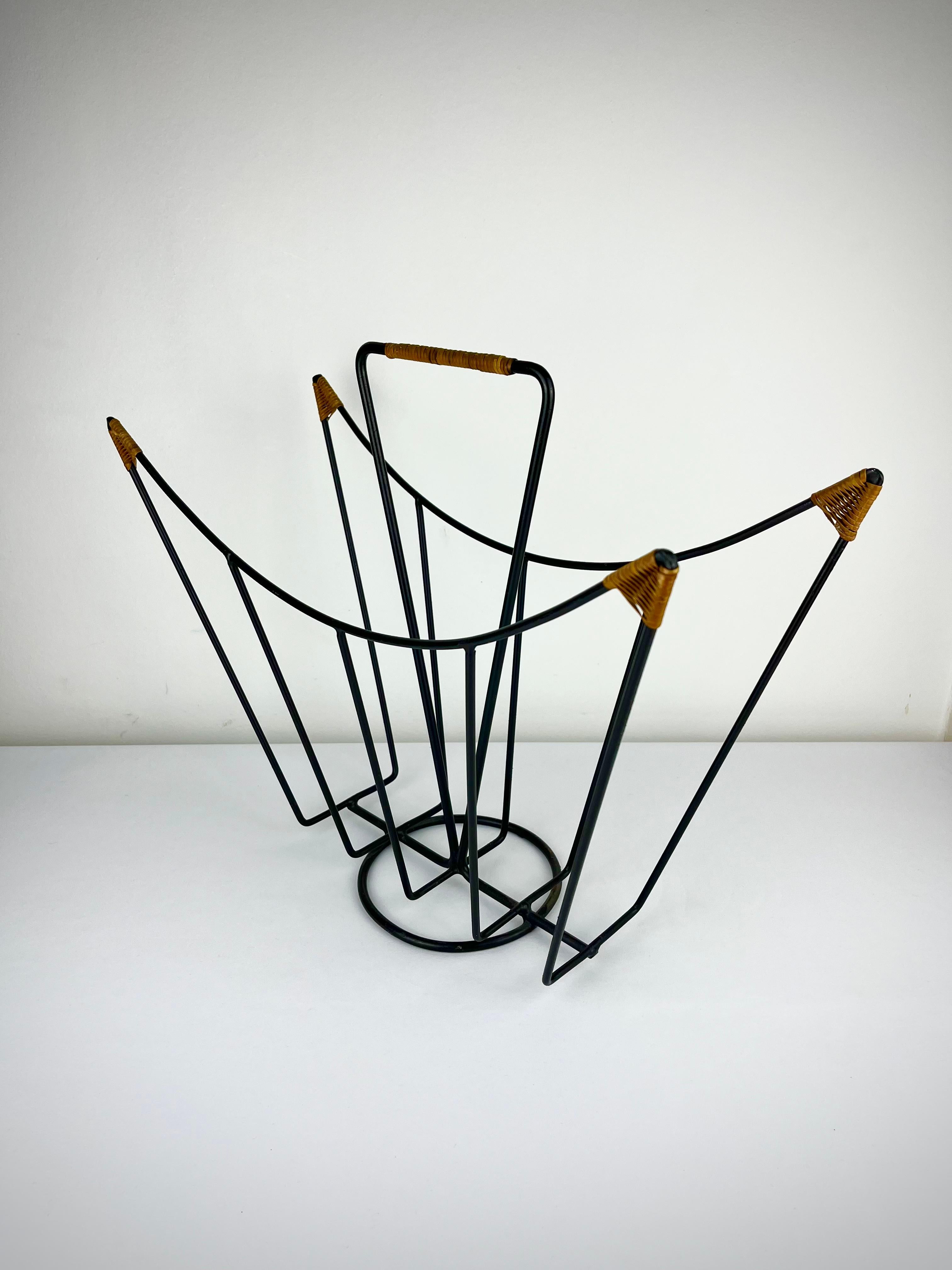 Sculptural 1950s metal magazine rack with twisted rattan details Laurids Lonborg In Good Condition For Sale In London, GB