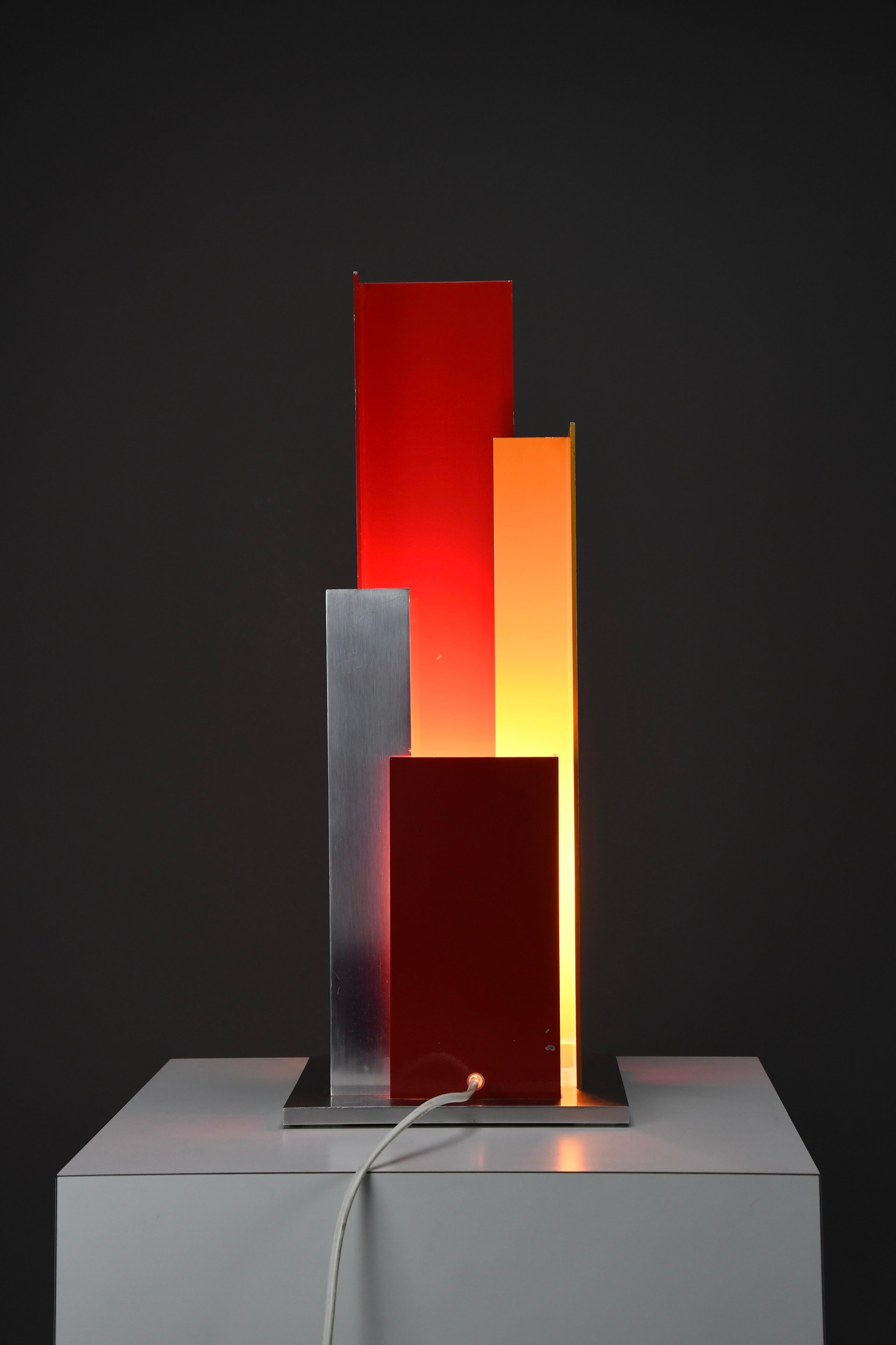 Lampe de table sculpturale en aluminium des années 1960-70 - Un chef-d'œuvre du design italien en vente 4