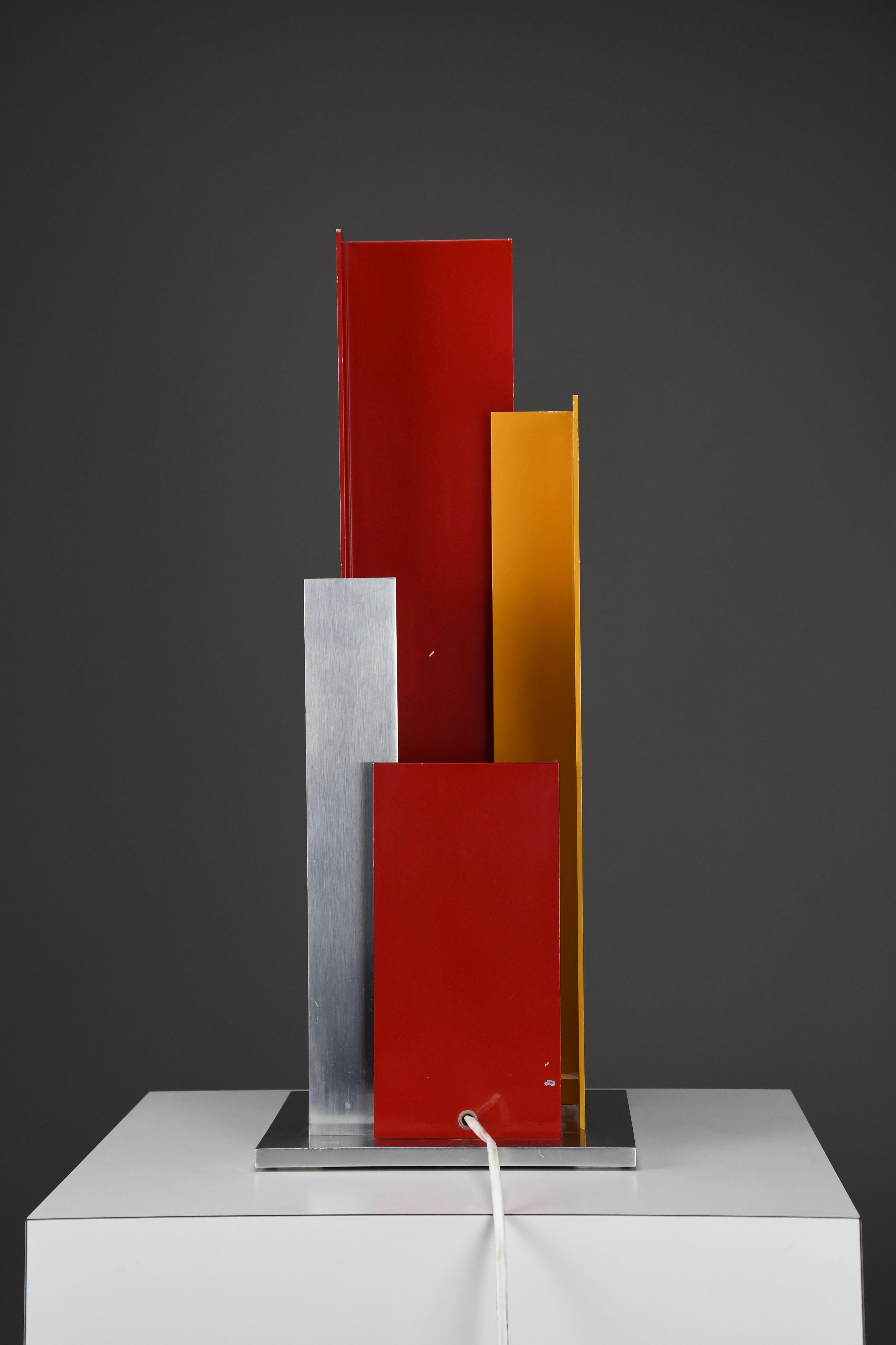Lampe de table sculpturale en aluminium des années 1960-70 - Un chef-d'œuvre du design italien en vente 5