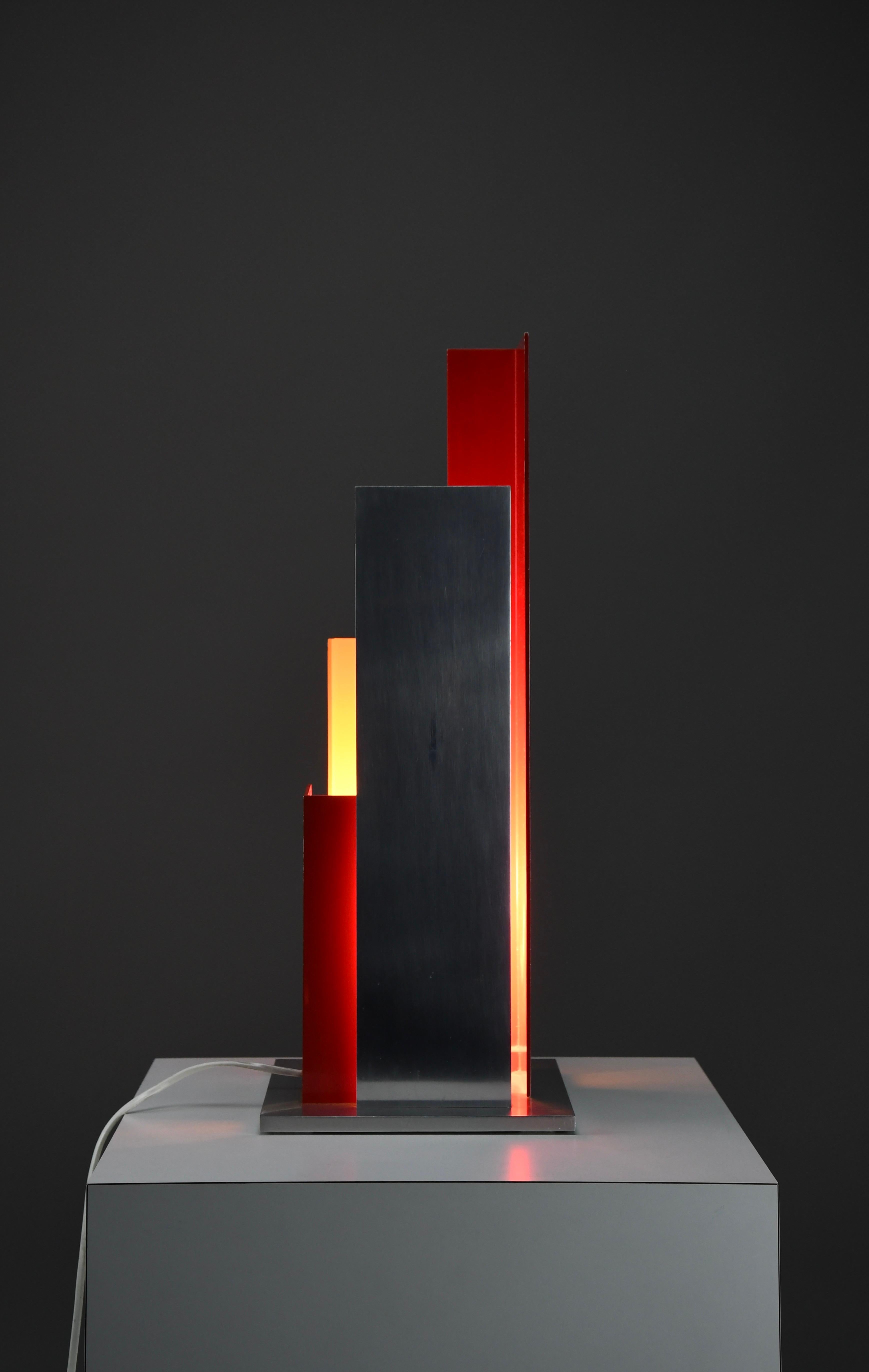 Lampe de table sculpturale en aluminium des années 1960-70 - Un chef-d'œuvre du design italien en vente 6