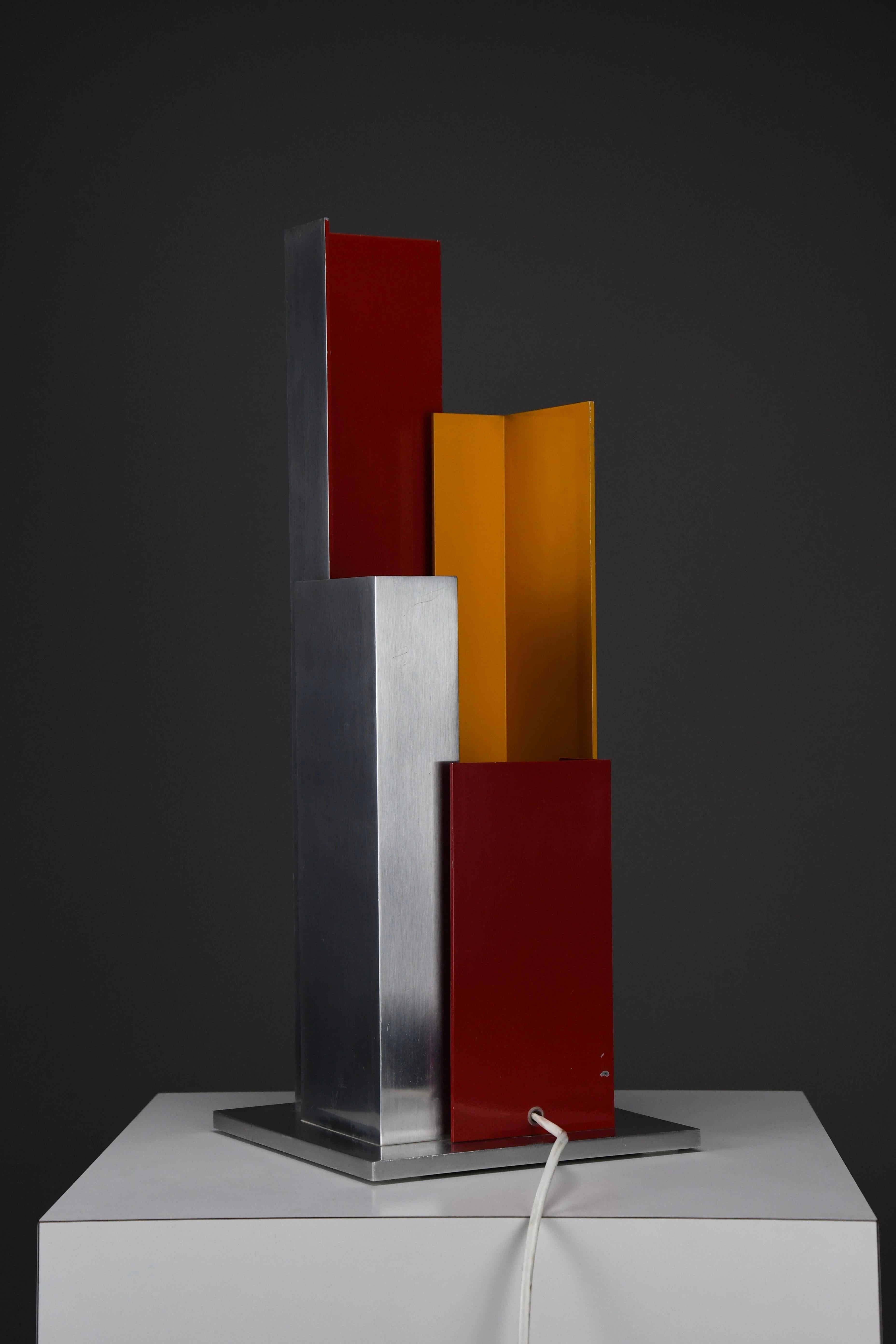 Lampe de table sculpturale en aluminium des années 1960-70 - Un chef-d'œuvre du design italien en vente 8