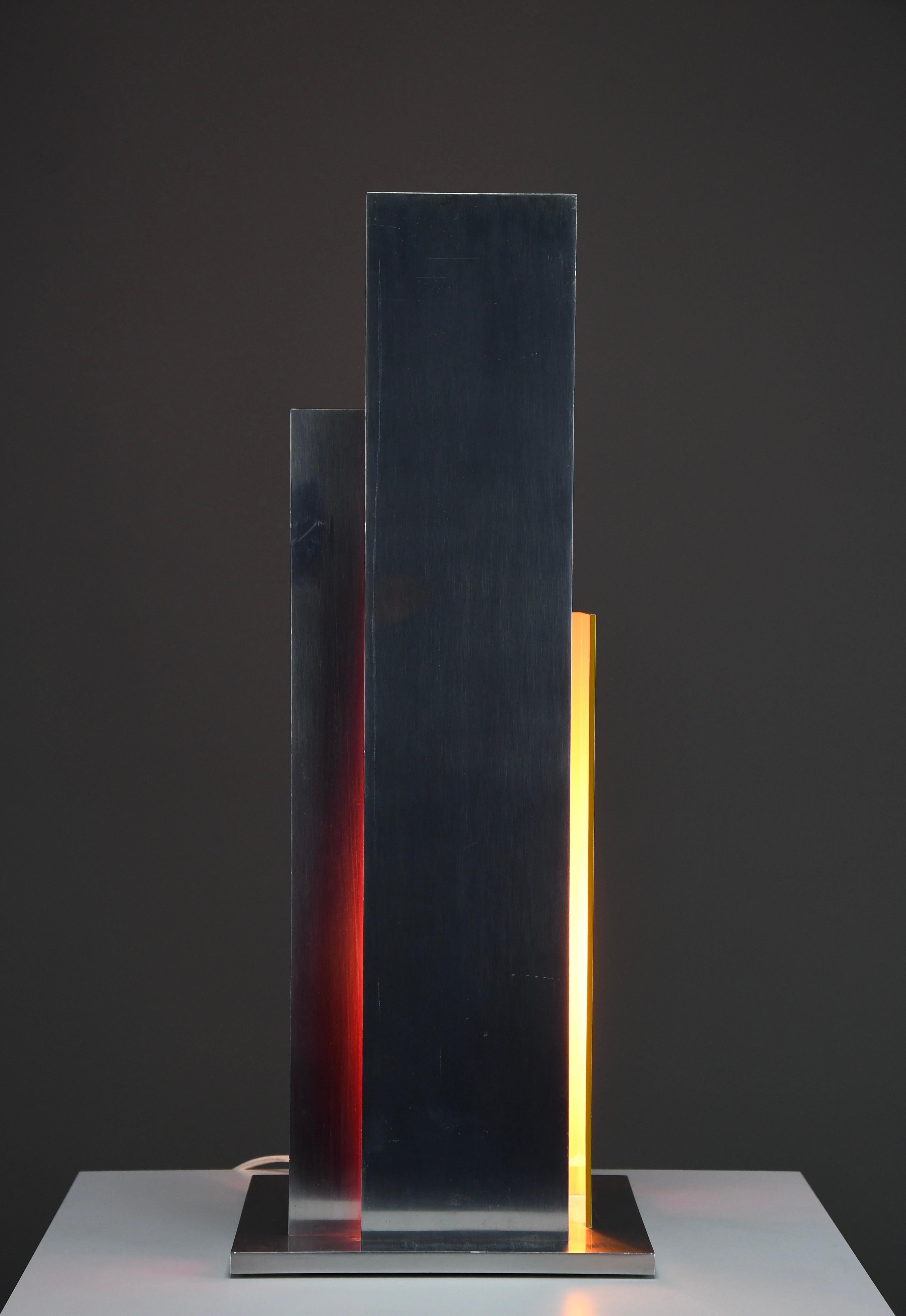 Lampe de table sculpturale en aluminium des années 1960-70 - Un chef-d'œuvre du design italien en vente 9
