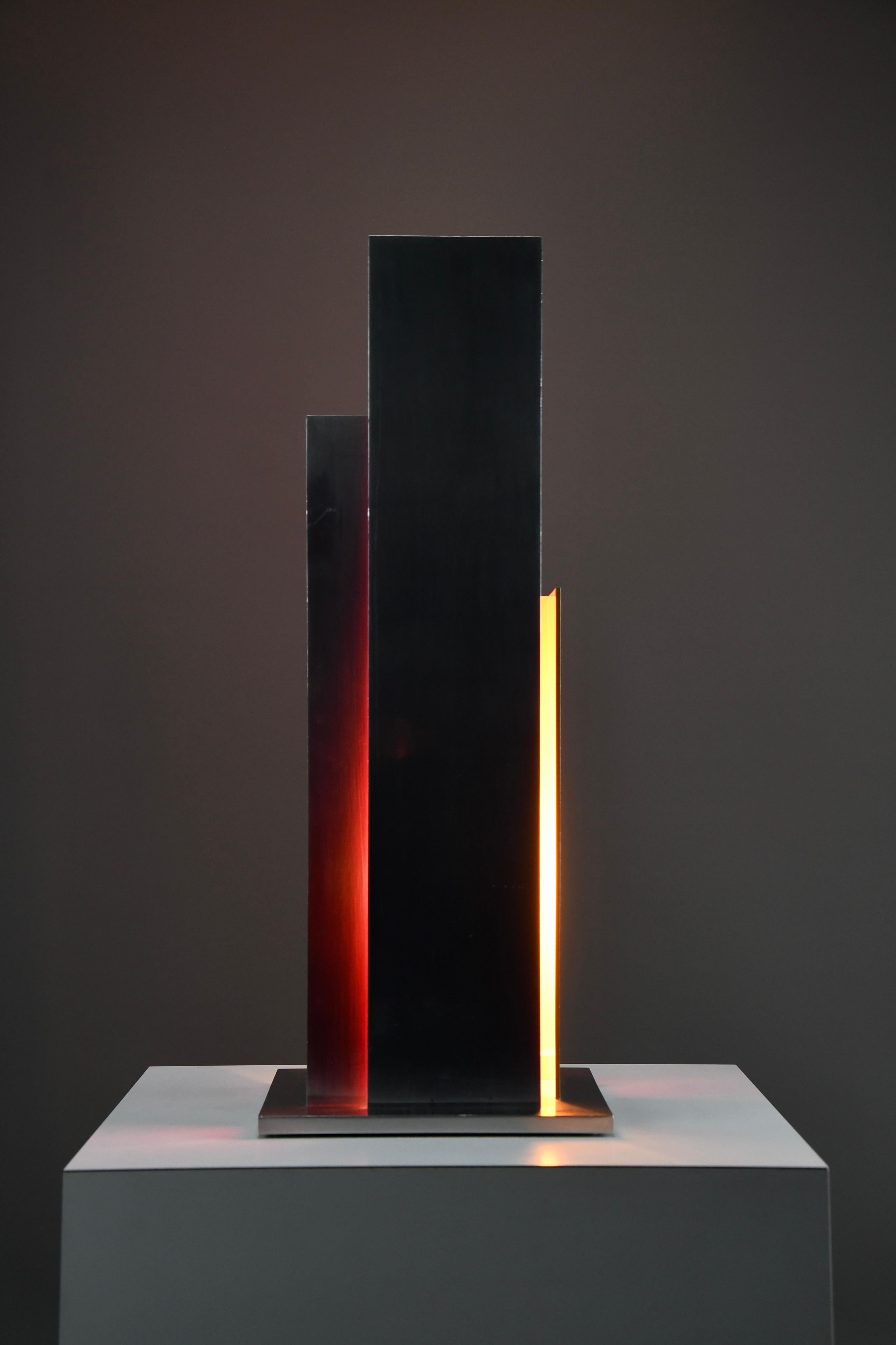 Mid-Century Modern Lampe de table sculpturale en aluminium des années 1960-70 - Un chef-d'œuvre du design italien en vente