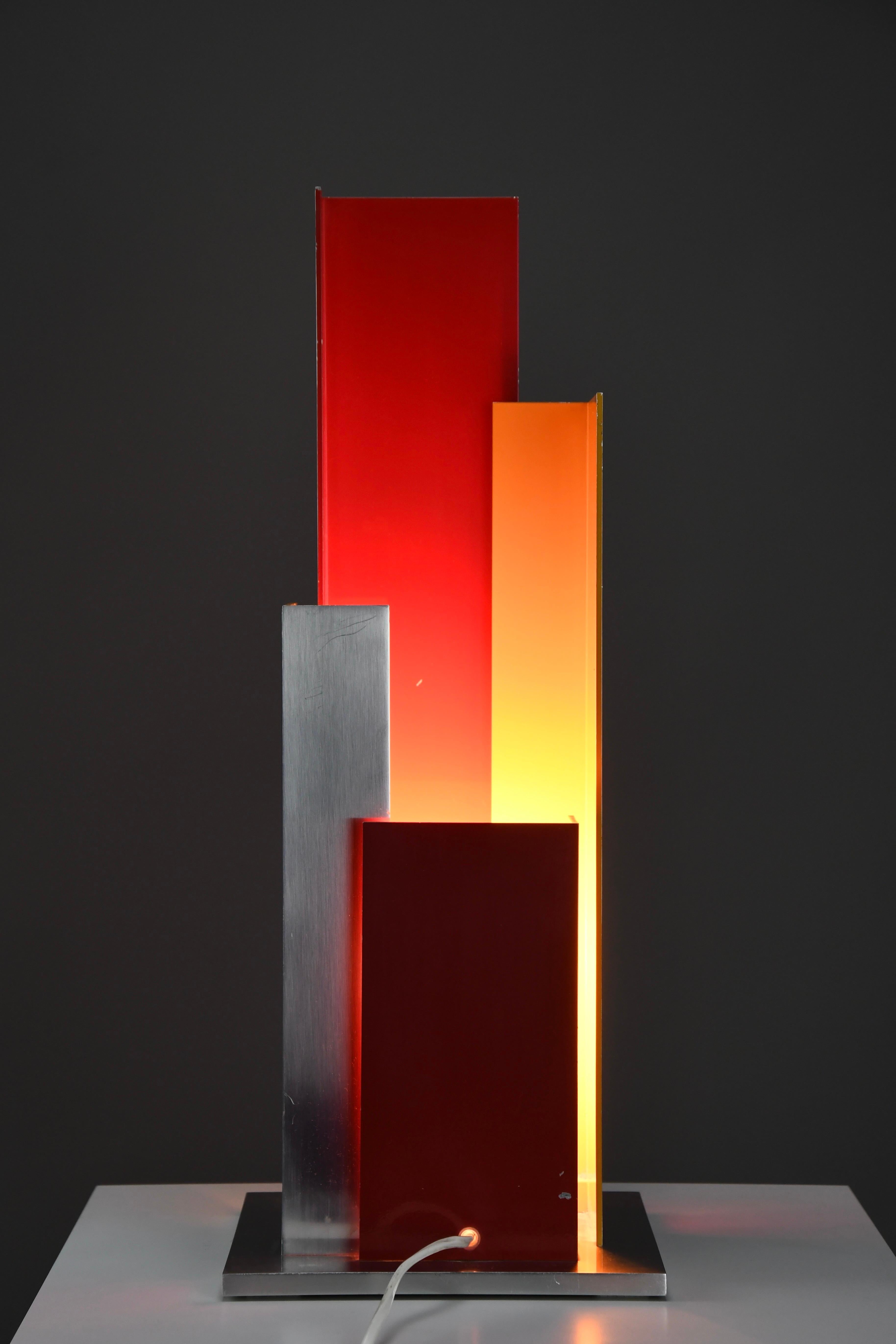 Lampe de table sculpturale en aluminium des années 1960-70 - Un chef-d'œuvre du design italien en vente 3