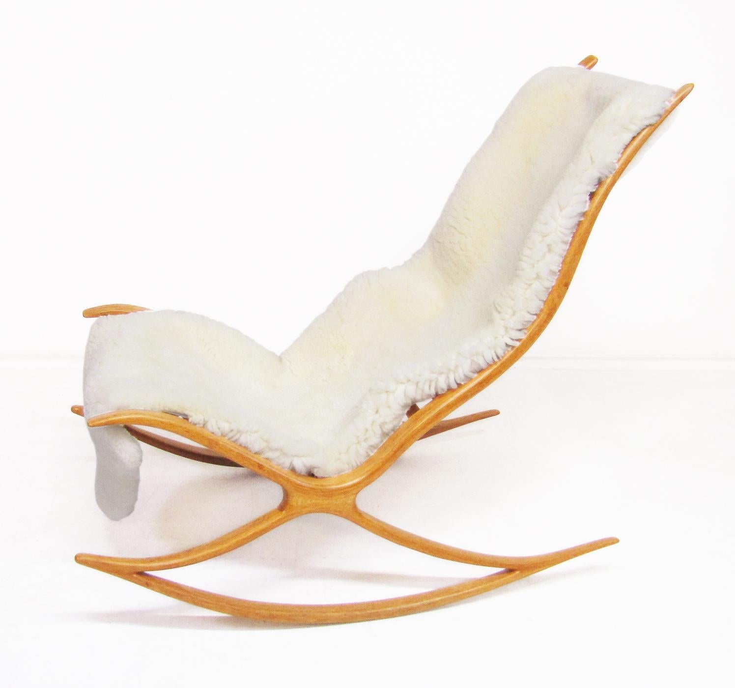 Chaise à bascule sculpturale en chêne à chevrons des années 1960, par Robin Williams en vente 3