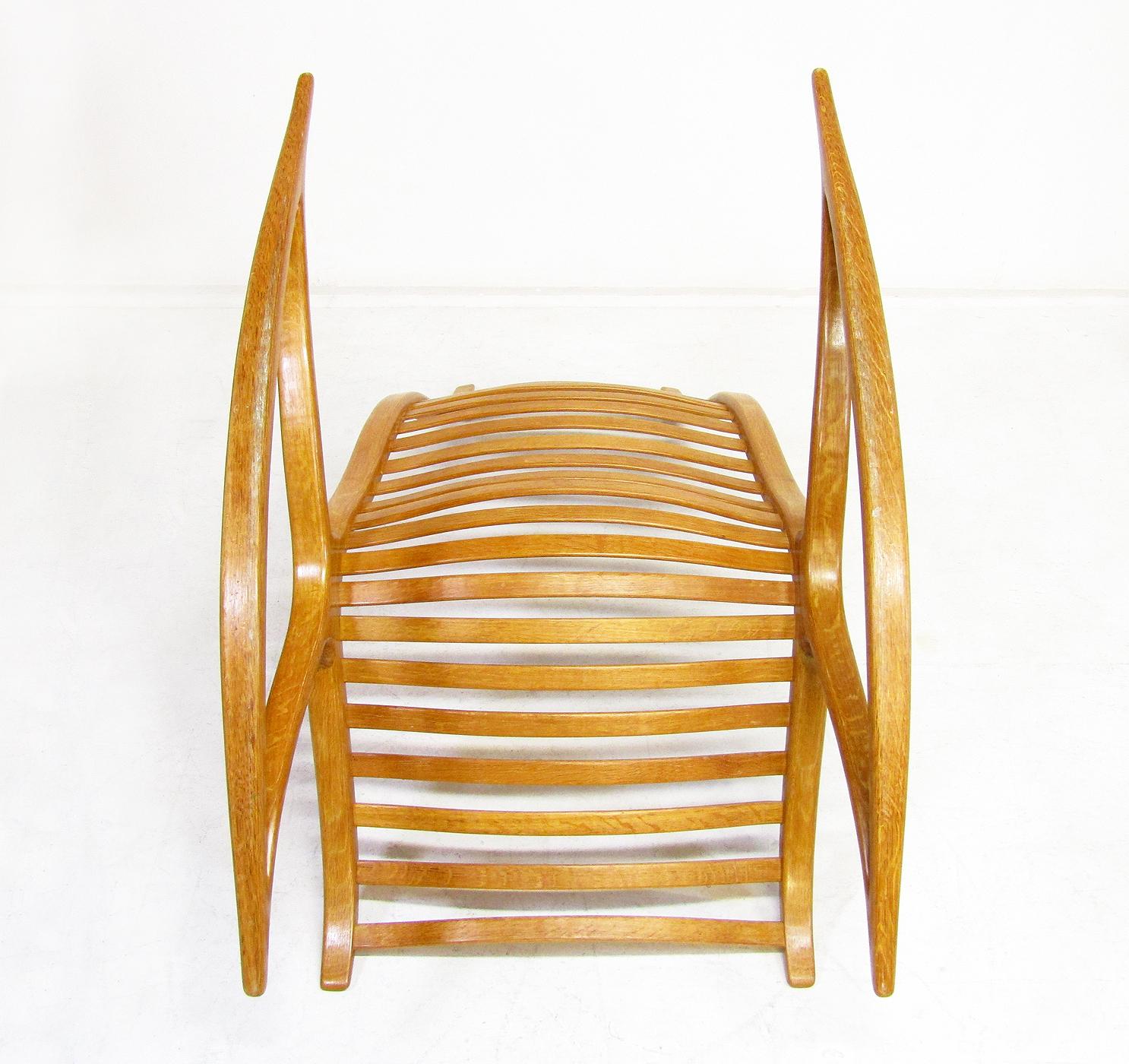 Chaise à bascule sculpturale en chêne à chevrons des années 1960, par Robin Williams en vente 4