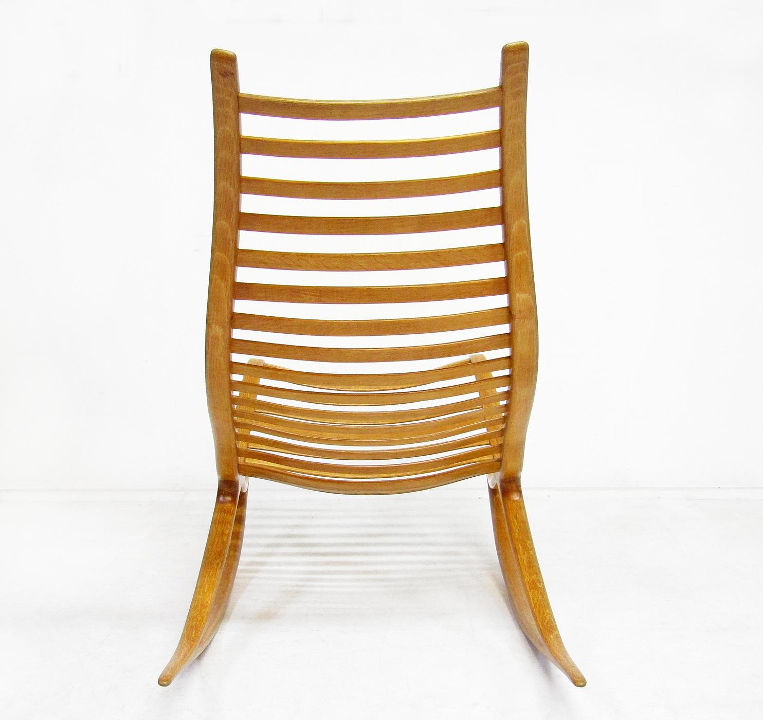 Chaise à bascule sculpturale en chêne à chevrons des années 1960, par Robin Williams en vente 5