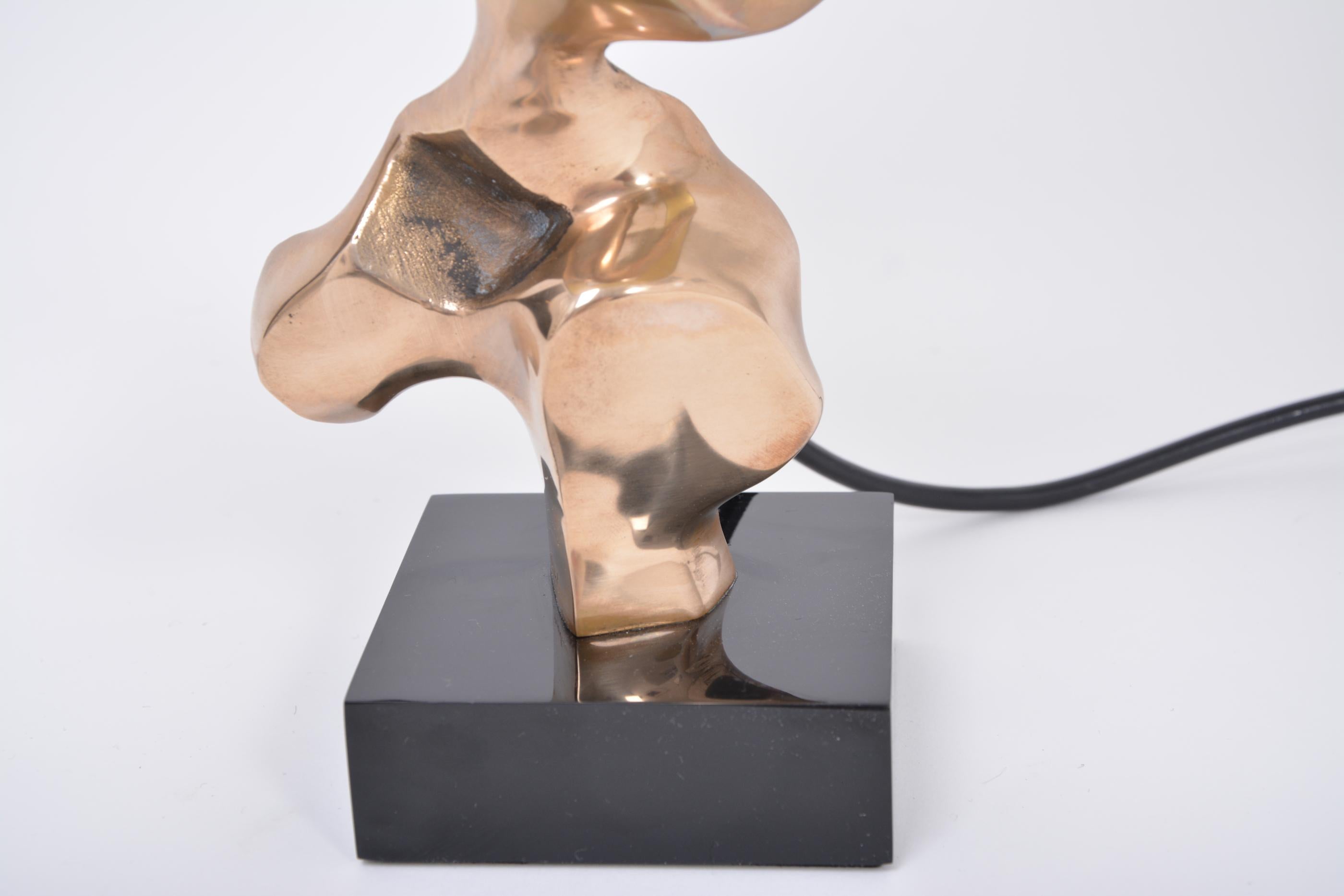 Bronze Lampe de table sculpturale française en bronze des années 1970 par Michel Jaubert  en vente