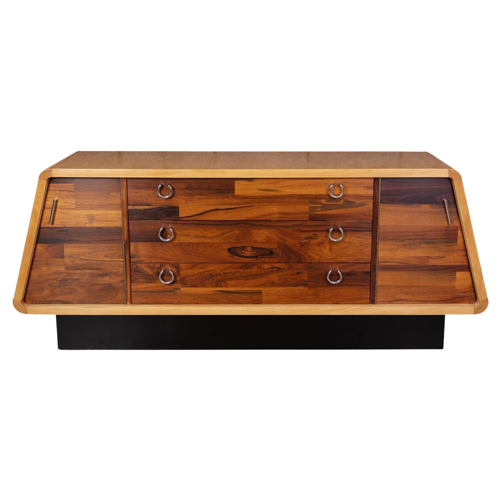 Commode sculpturale en palissandre et érable des années 1970