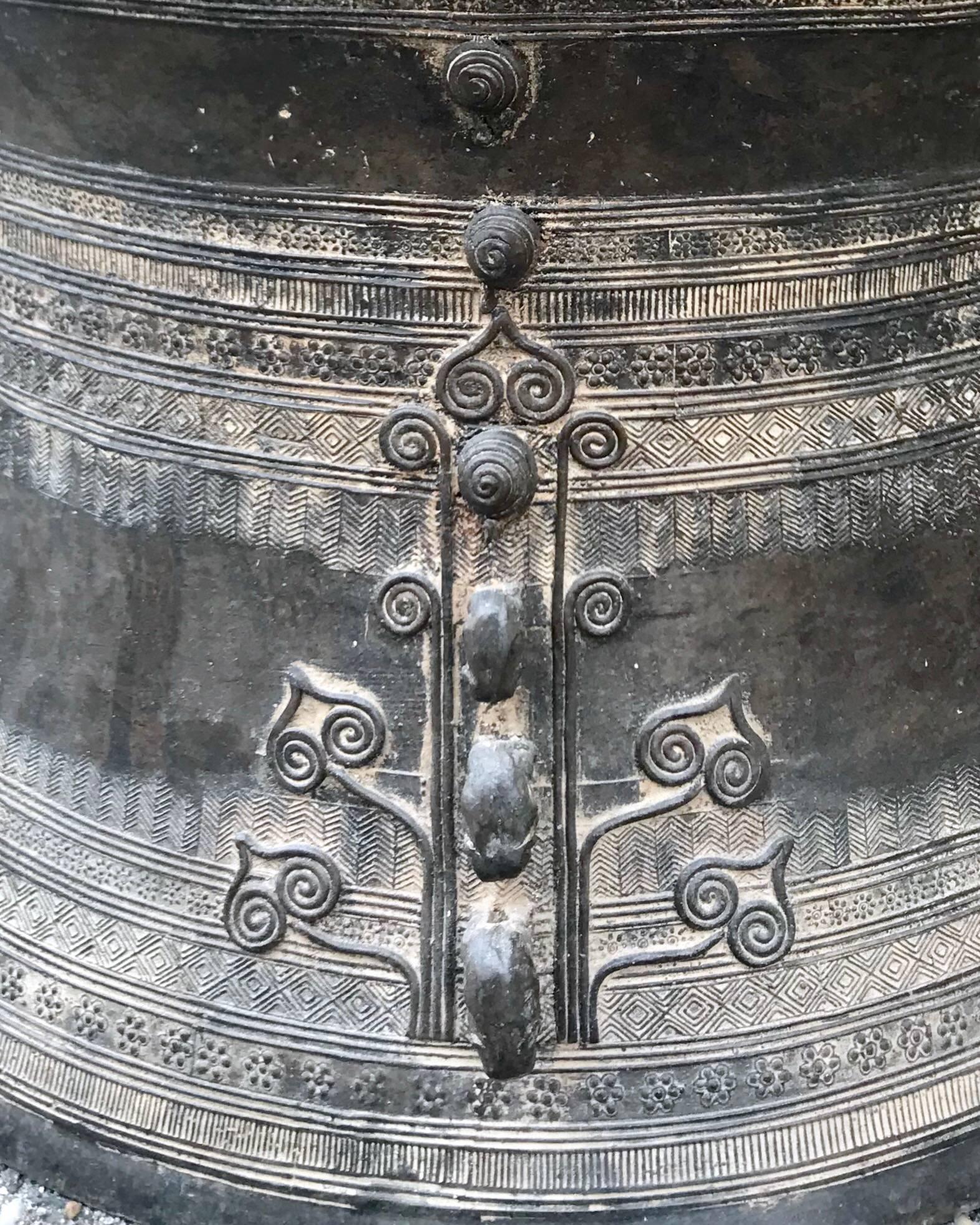 Sculptural 19th Century Thai Bronze Rain Drum Table  5