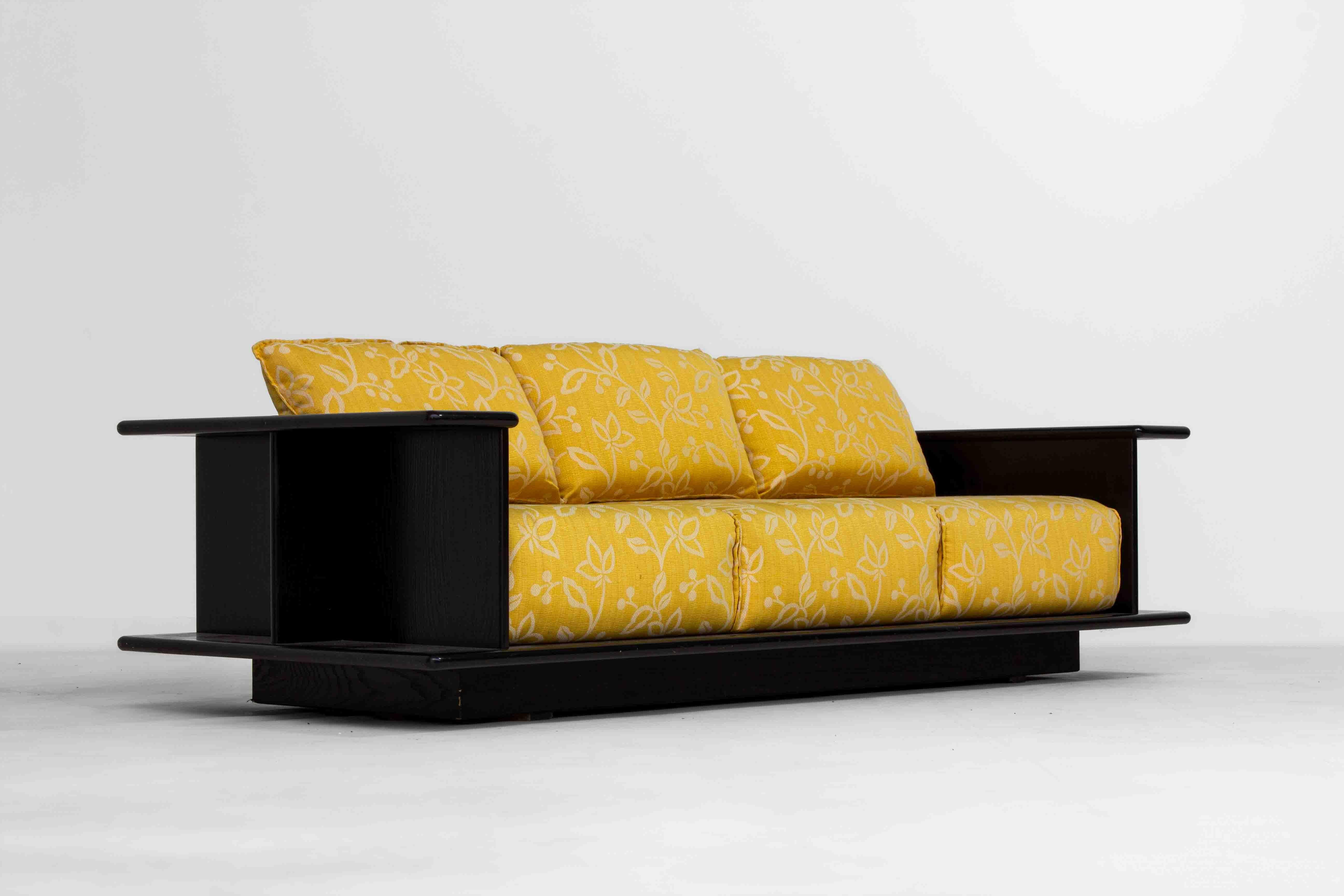Skulpturales 3-Sitzer-Sofa von Carlo Bartoli, Italien 1970er (Stoff) im Angebot