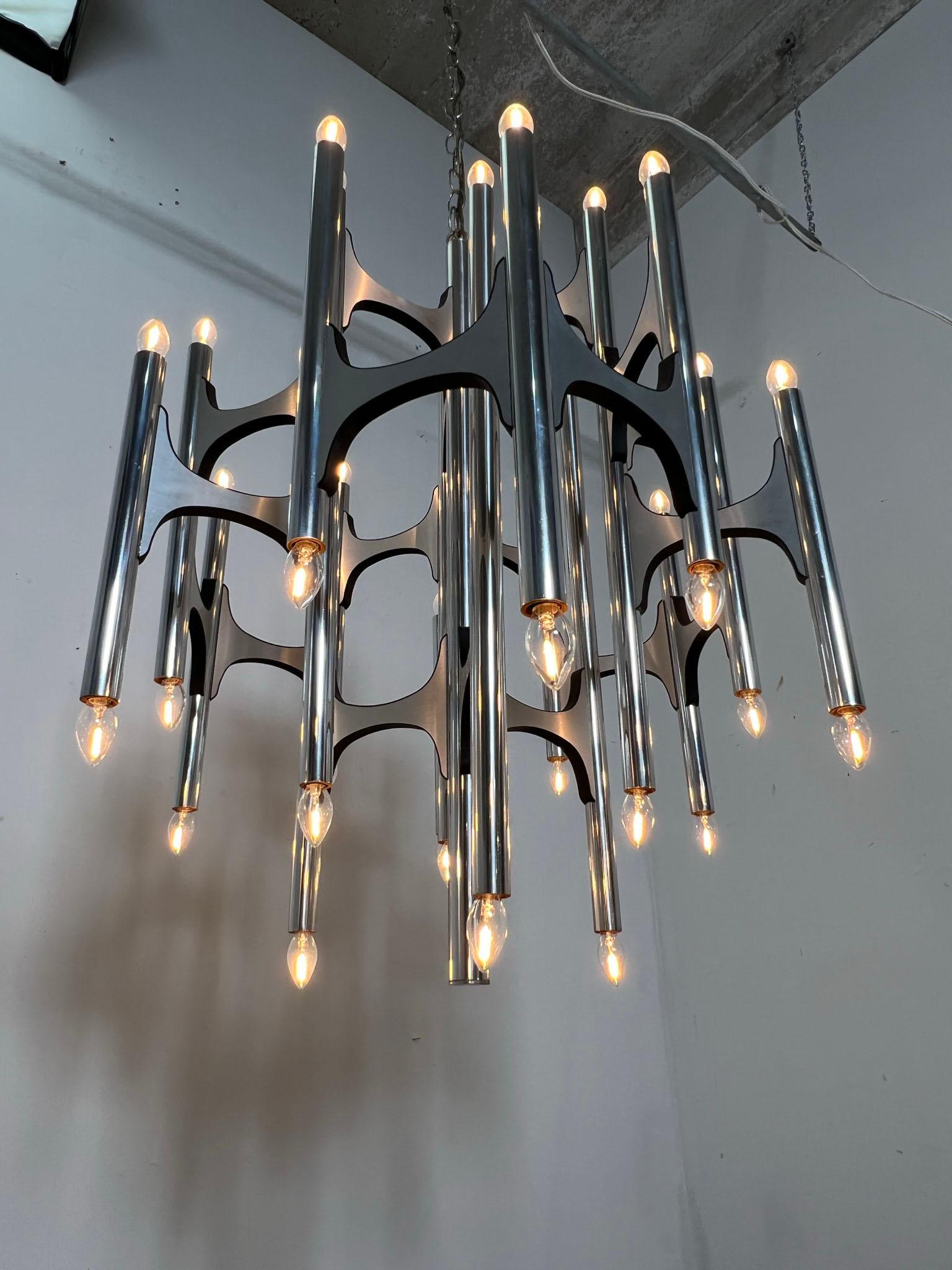 Aluminum Sculptural 36-Bulb Chandelier by Gaetano Sciolari for Lightolier ca. 1970s