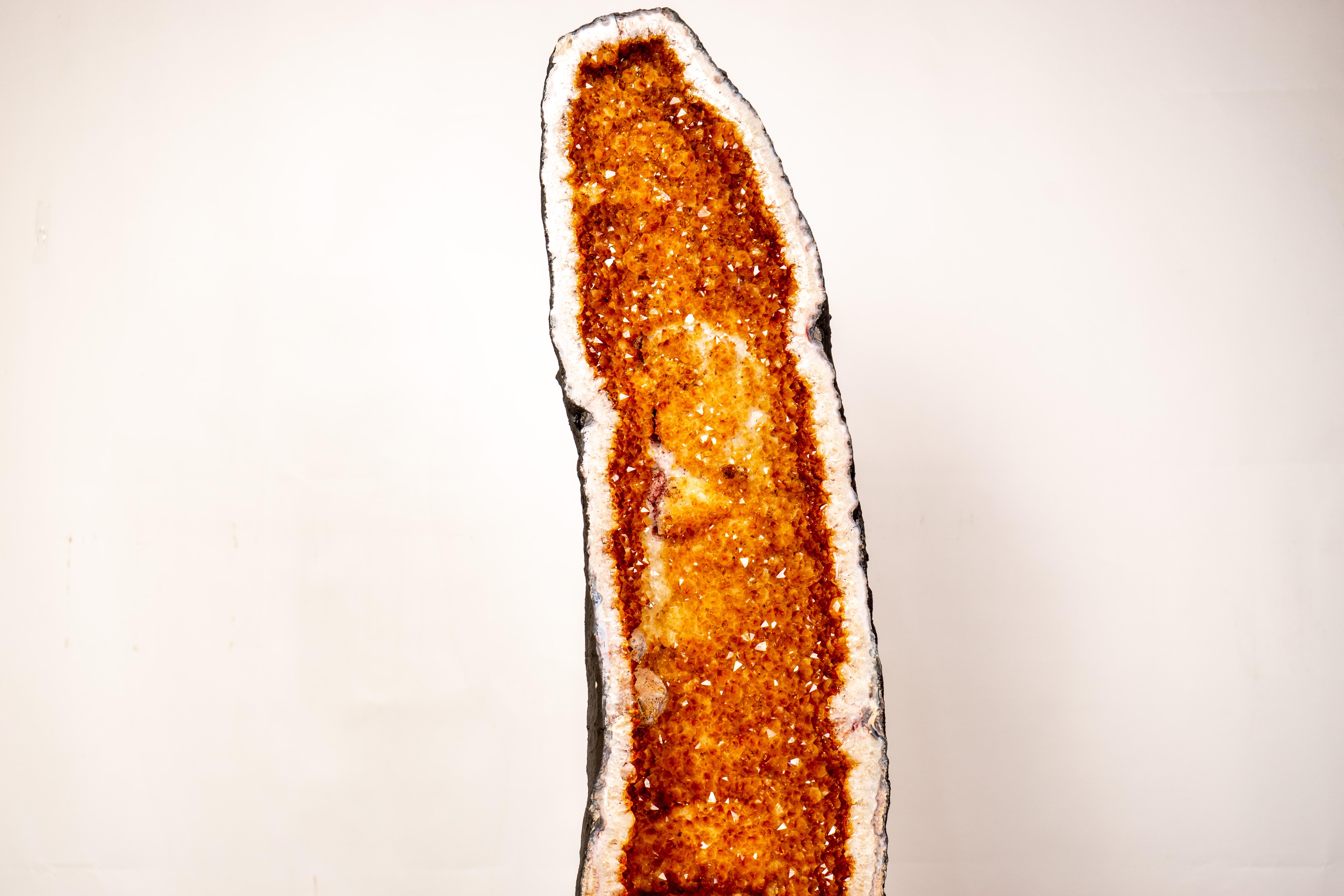 Sculpturale grande citrine géode de 3,7 m en vente 1