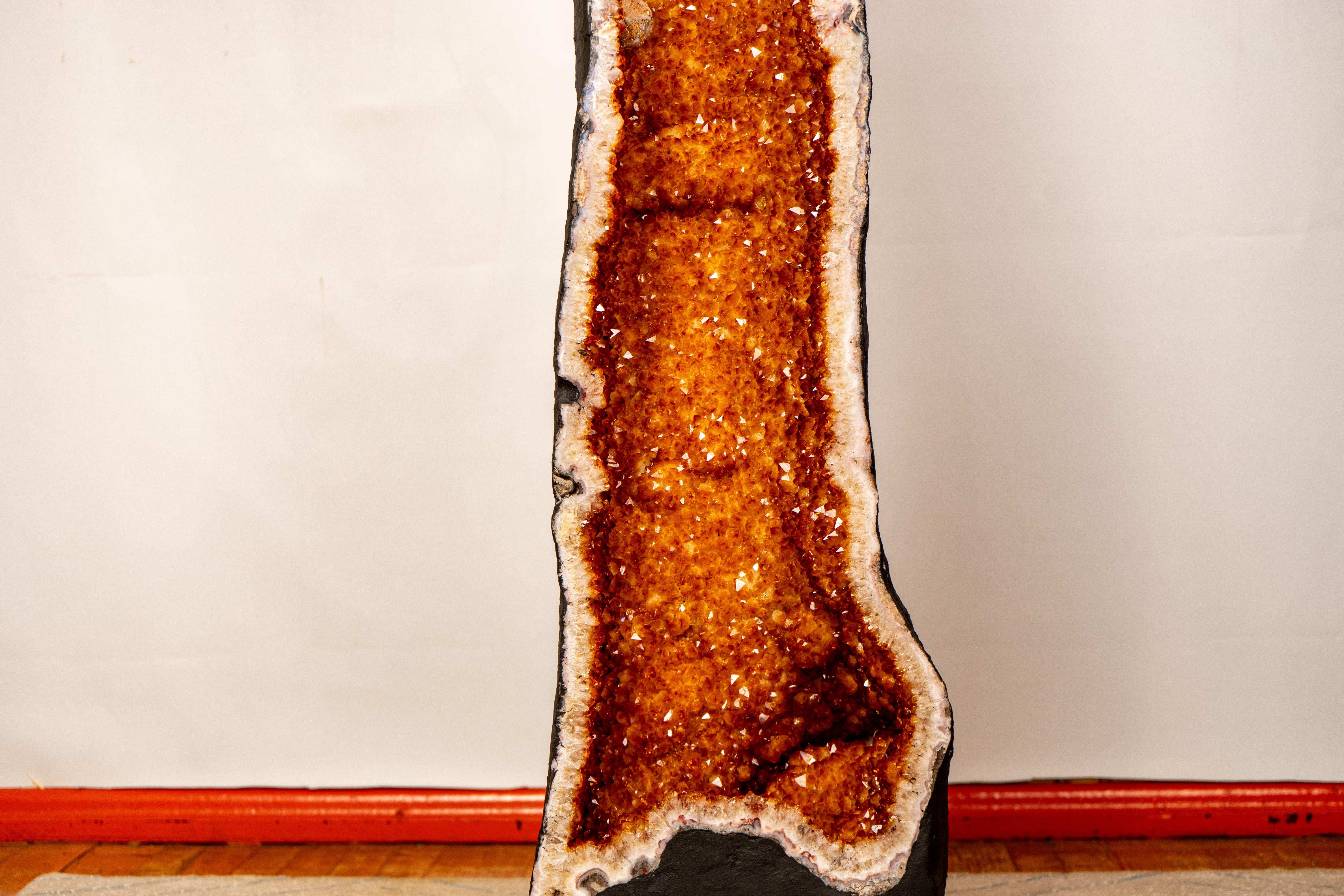 Sculpturale grande citrine géode de 3,7 m en vente 3