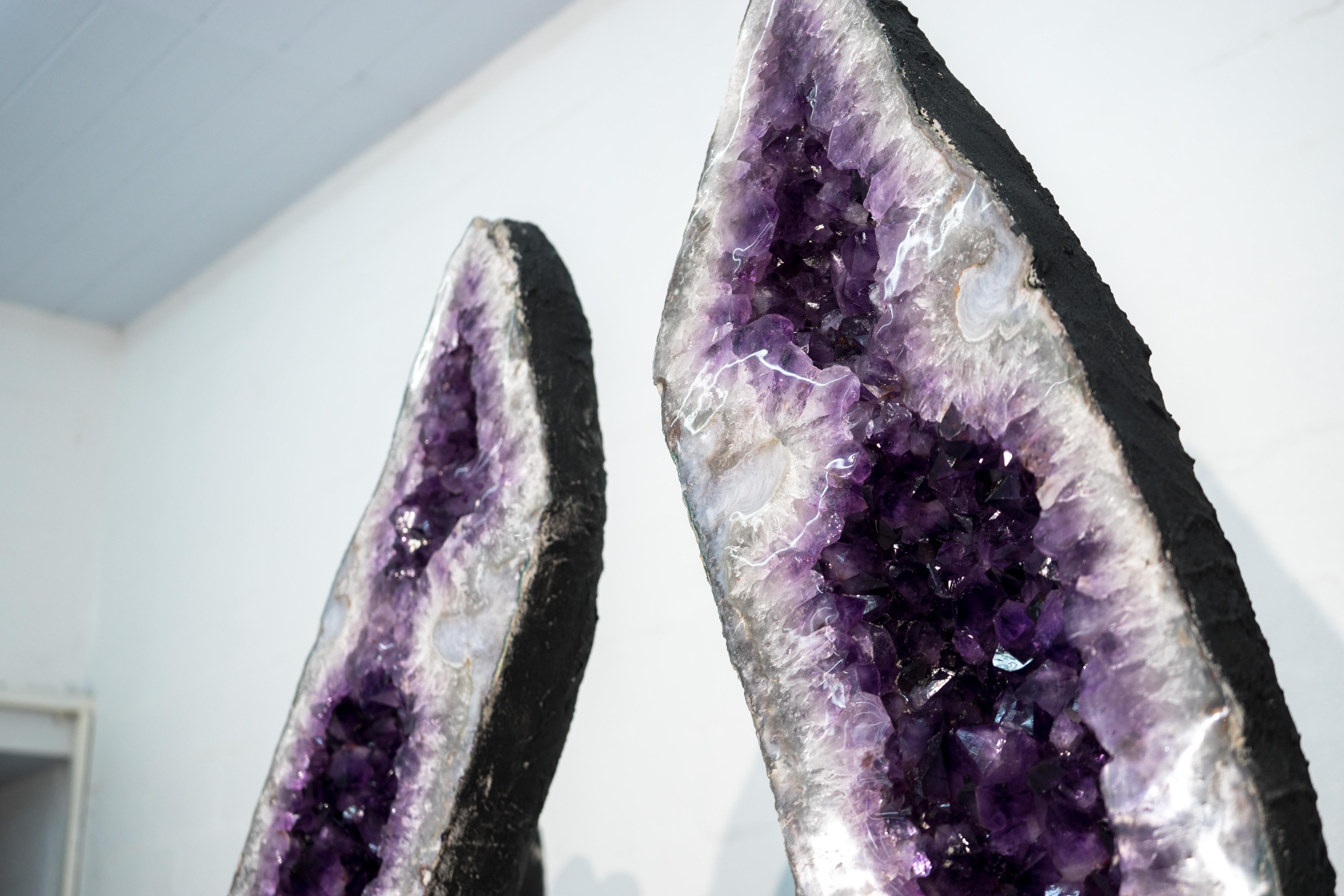 XXI secolo e contemporaneo Geodi di ametista scultorei alti 9 piedi, Druzy di ametista viola scuro Nature X-Large in vendita