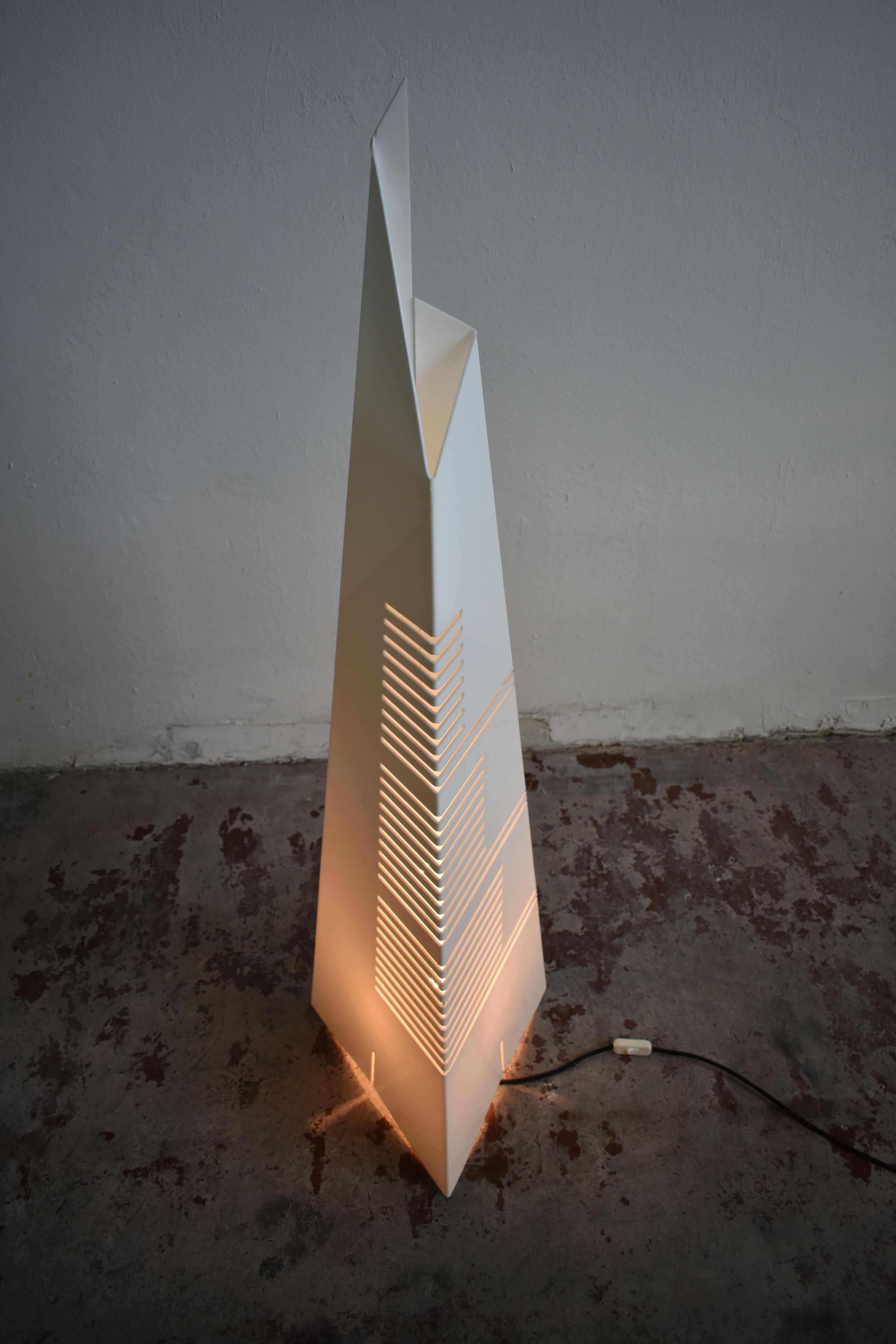 Sculptural Acrylic 'Il Personaggi' Floor Lamp by Enrico Tronconi, Italy, 1970s 4