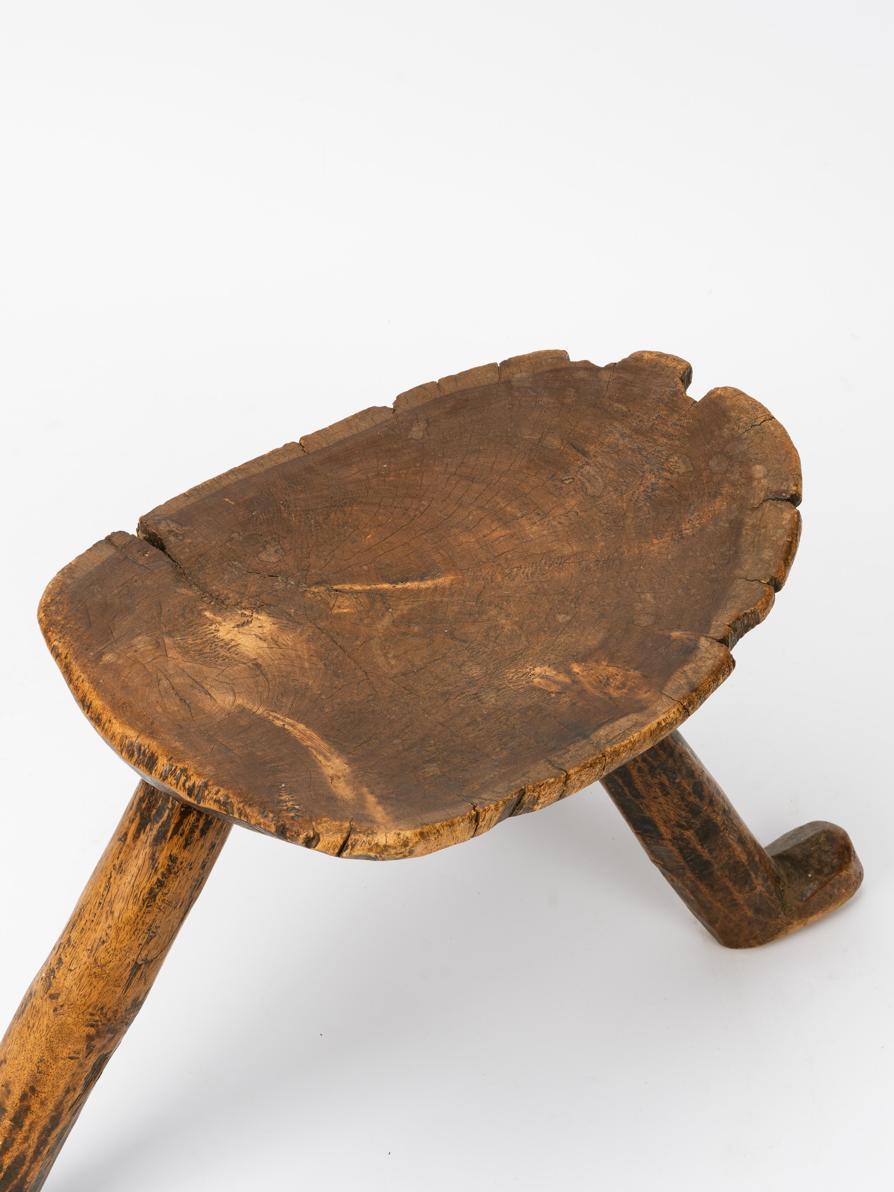 Tabouret bas africain sculpté de la tribu Lobi en vente 2