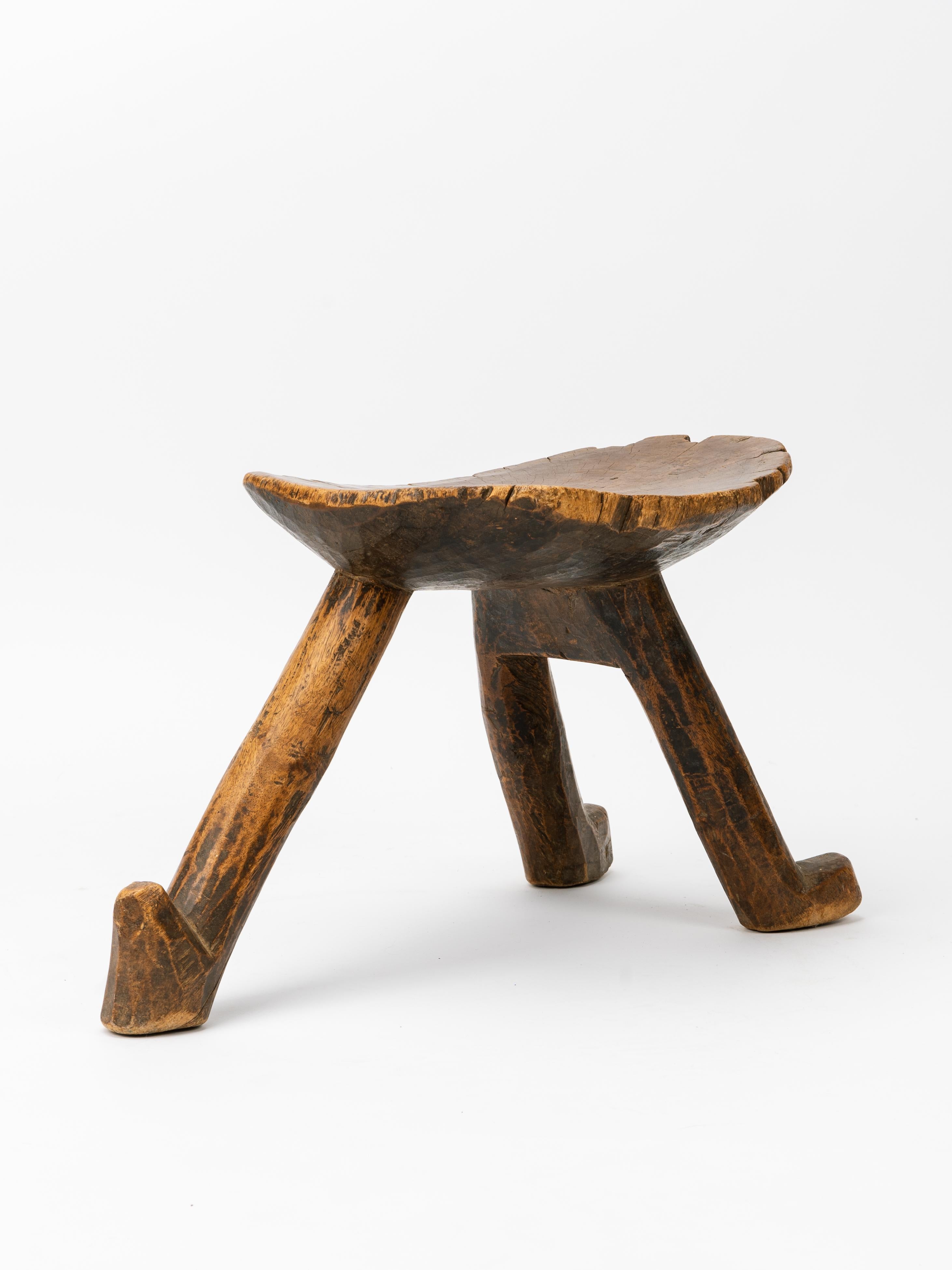 Tabouret bas africain sculpté de la tribu Lobi en vente 3