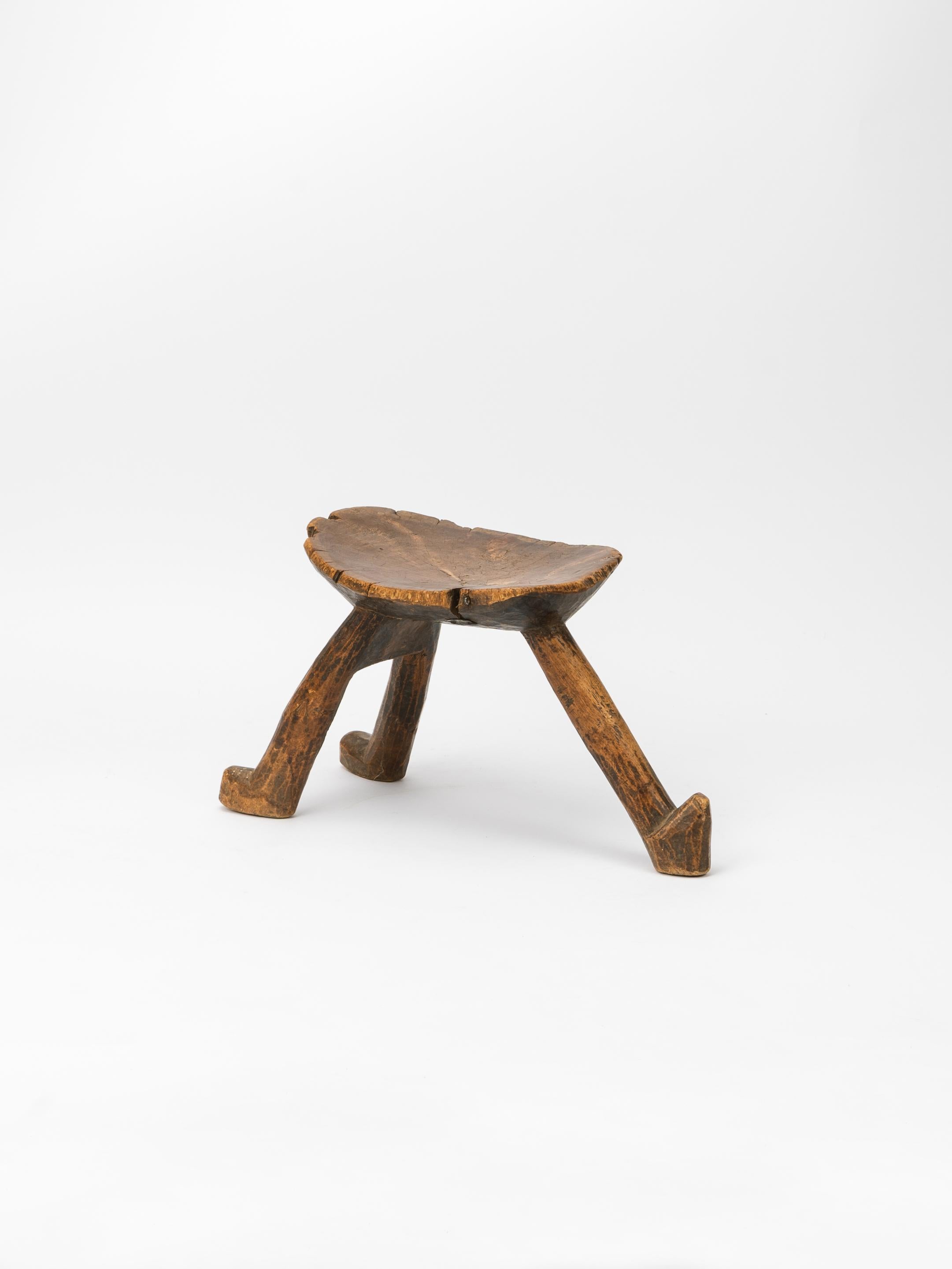 Tabouret bas africain sculpté de la tribu Lobi État moyen - En vente à Fort Collins, CO