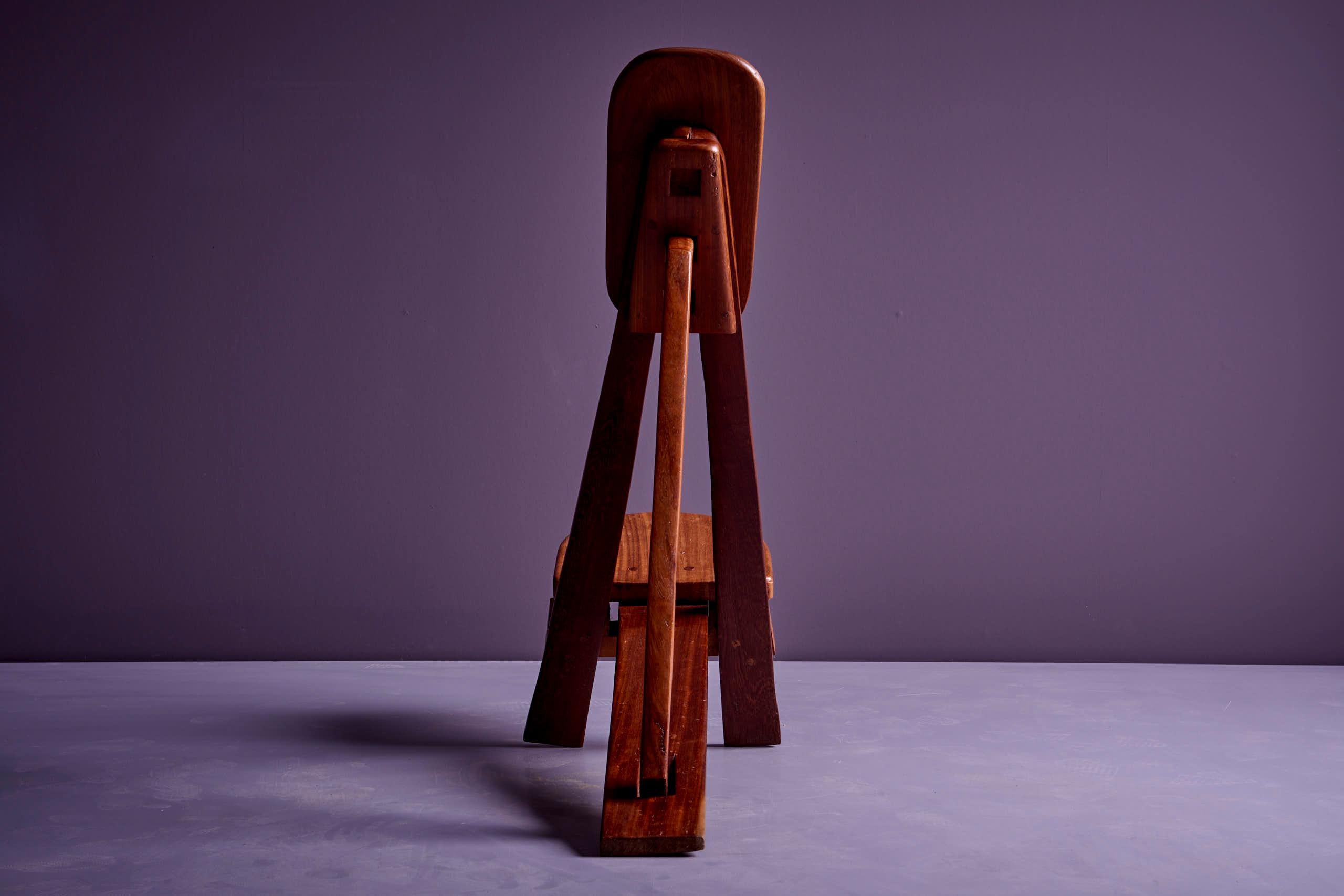 Skulpturaler afrikanischer Studio-Stuhl Frankreich - 1960er Jahre im Angebot 2