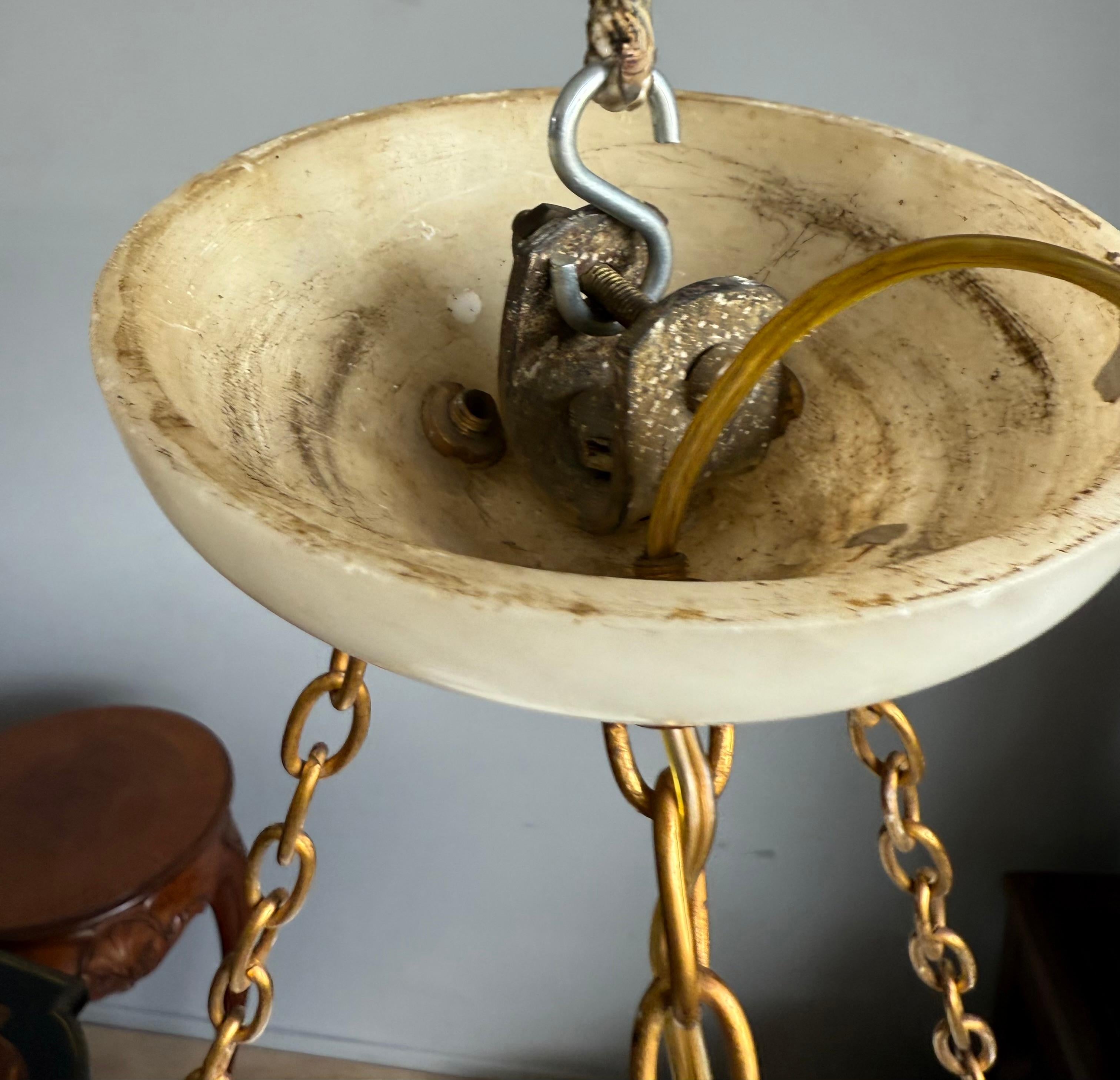 Lampada a sospensione scultorea in alabastro Art Deco con ghirlanda di rose intagliate, circa 1920 in vendita 12