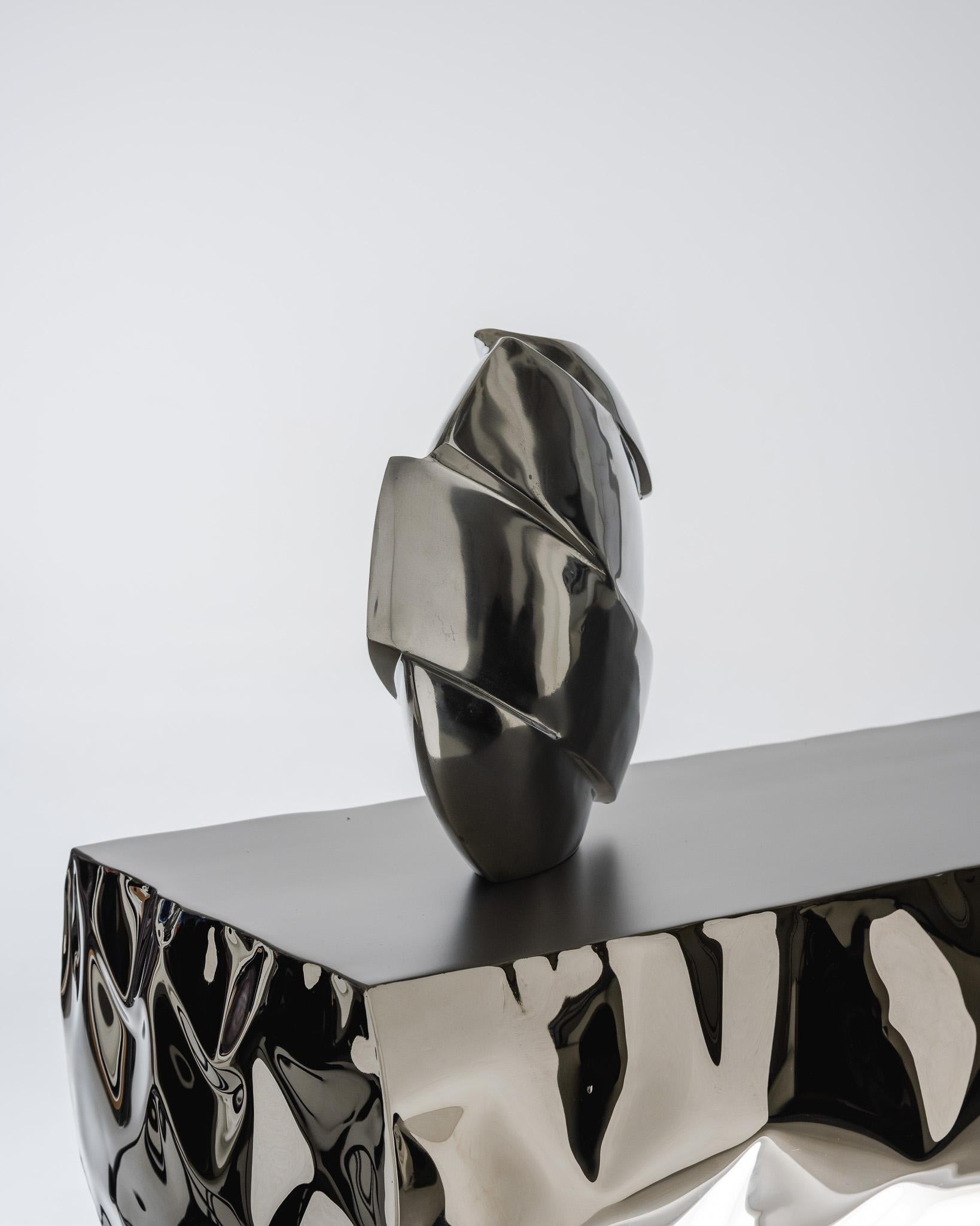 Européen Vase sculptural en aluminium, 1970 en vente