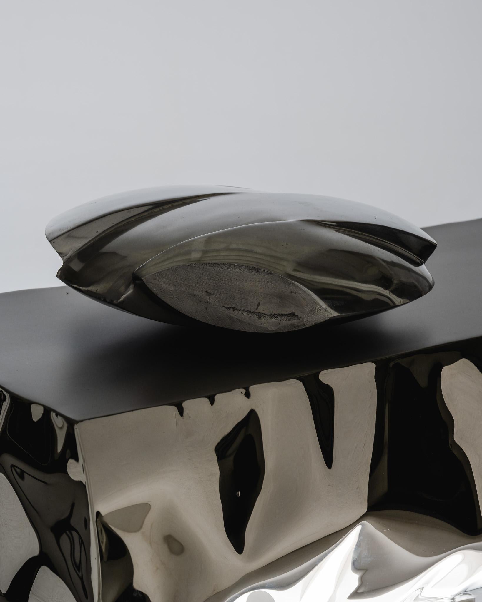 Métal Vase sculptural en aluminium, 1970 en vente