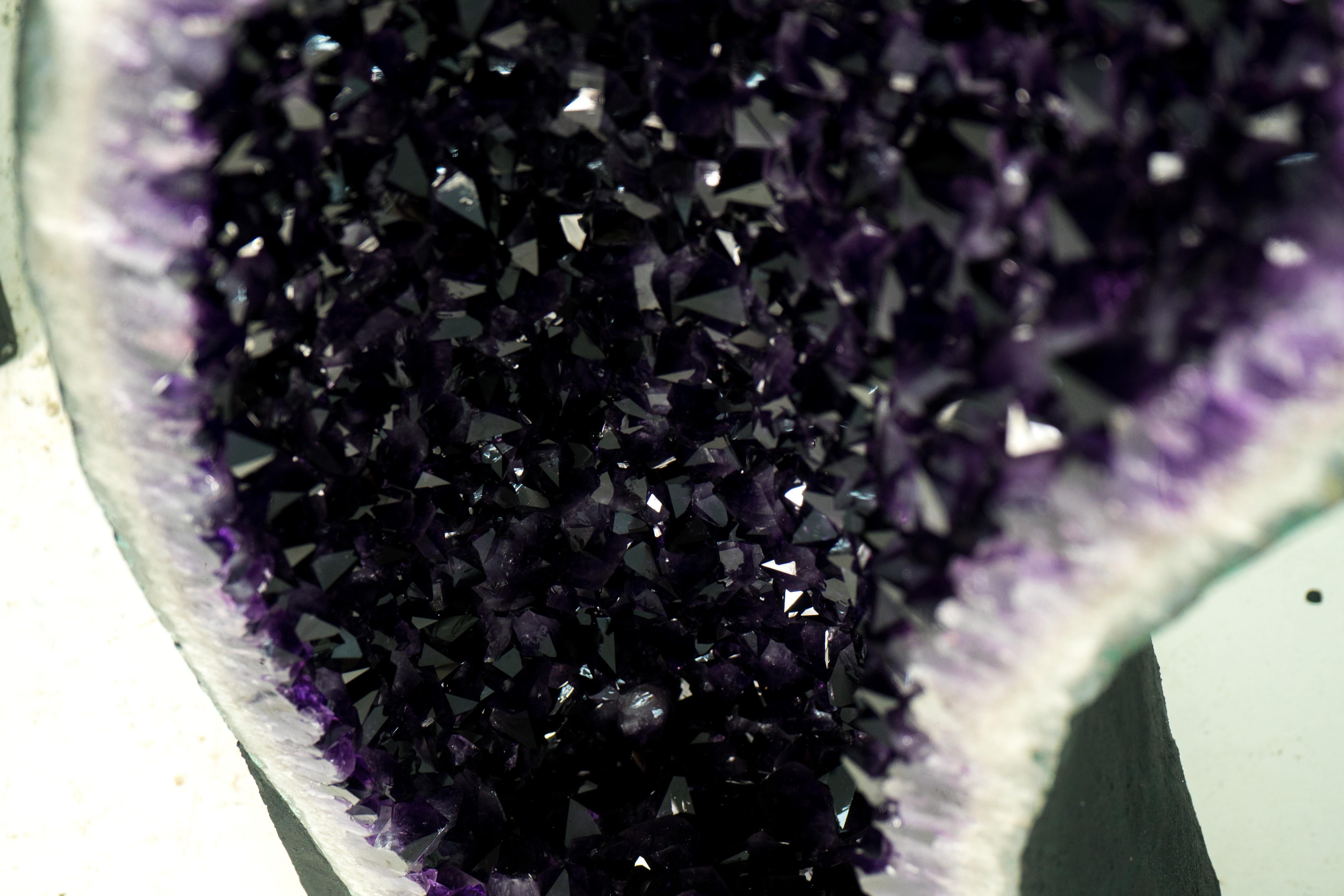 Geodas Catedral de Amatista Escultóricas con Grandes Cristales de Gelatina de Uva AAA en venta 7