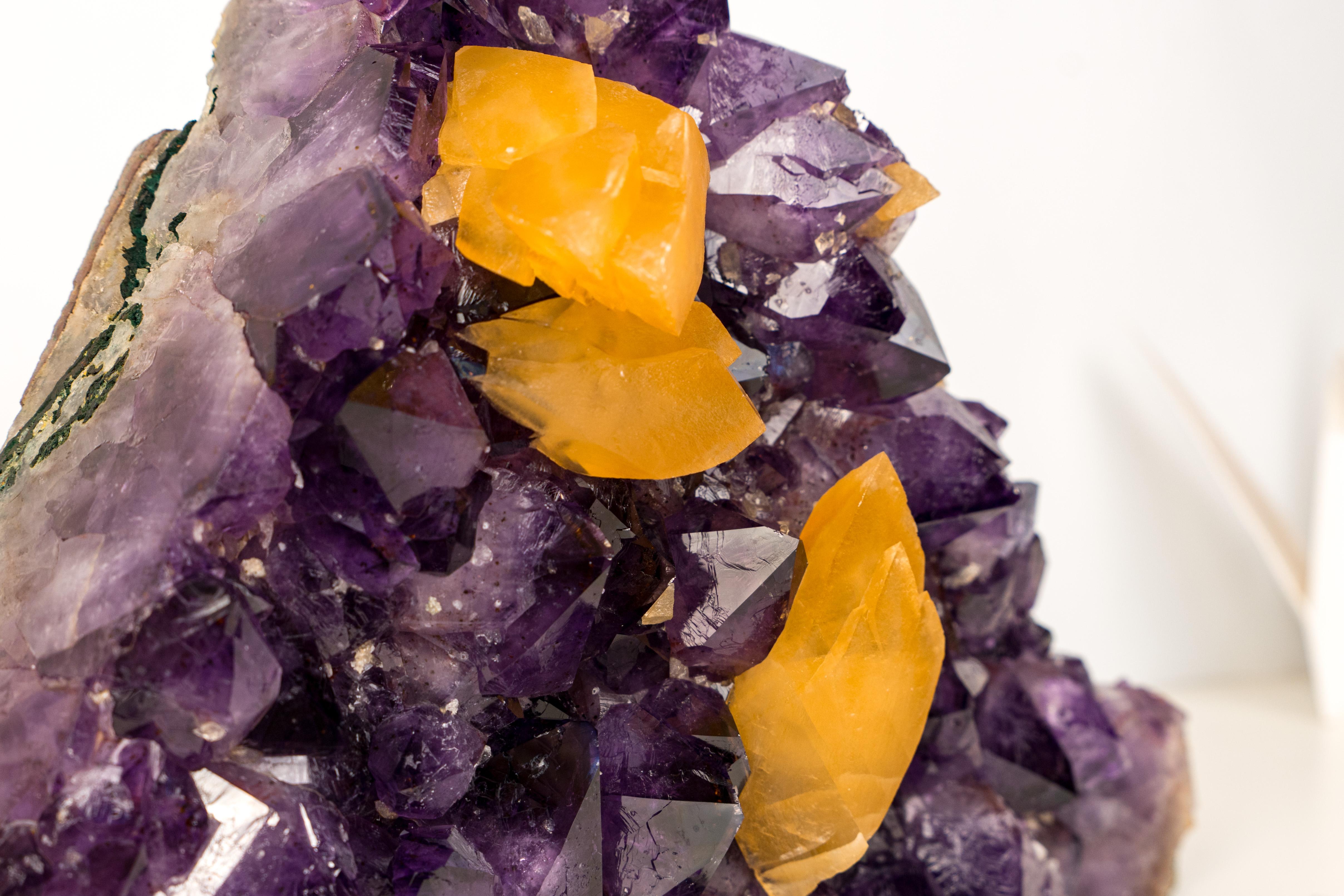 Sculptural Amethyst Cluster with Rare Orange Scalenohedral Calcite In New Condition For Sale In Ametista Do Sul, BR