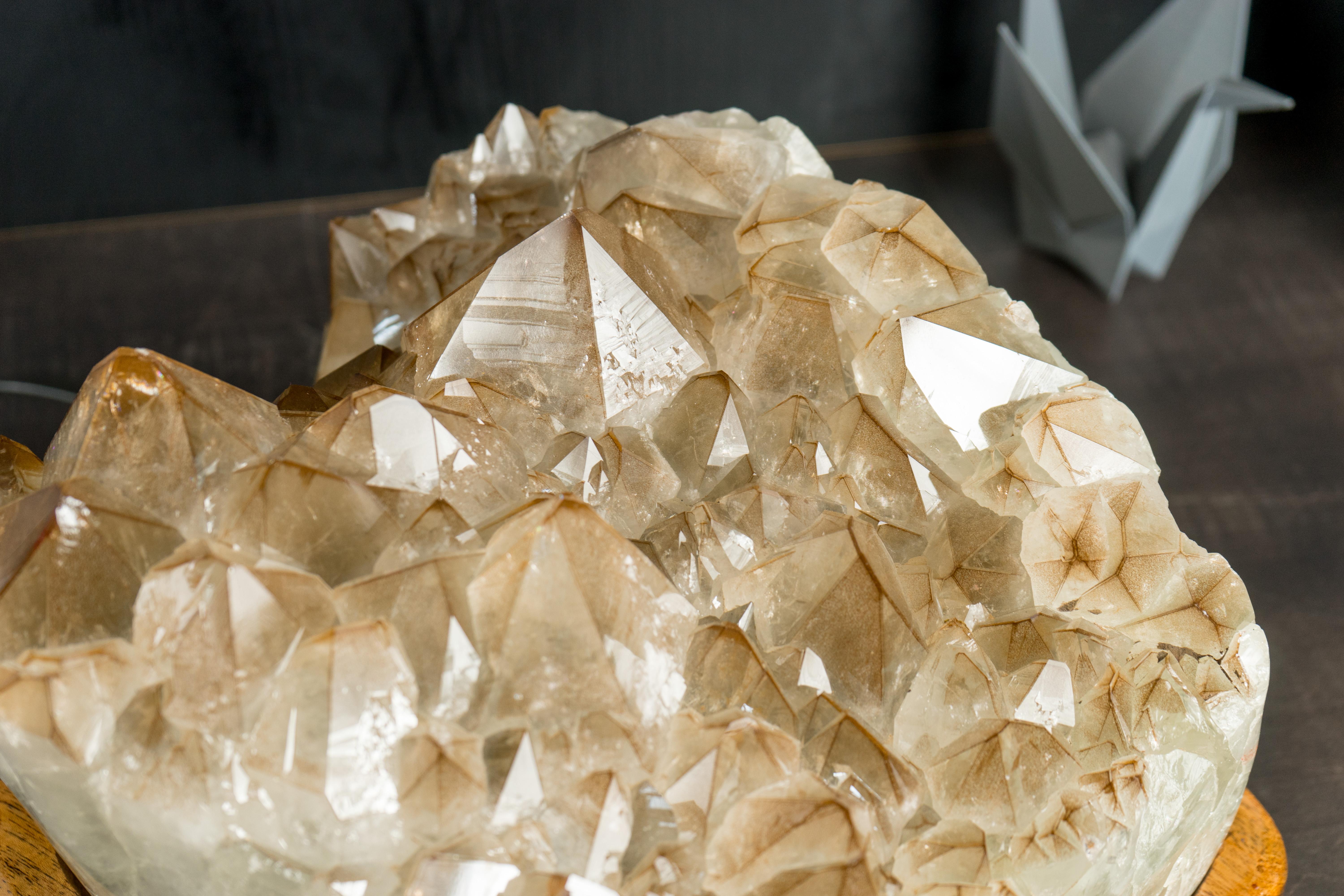 Lámpara de sobremesa escultural de cristal de amatista Hecha a medida con una amatista de clase mundial en venta 6