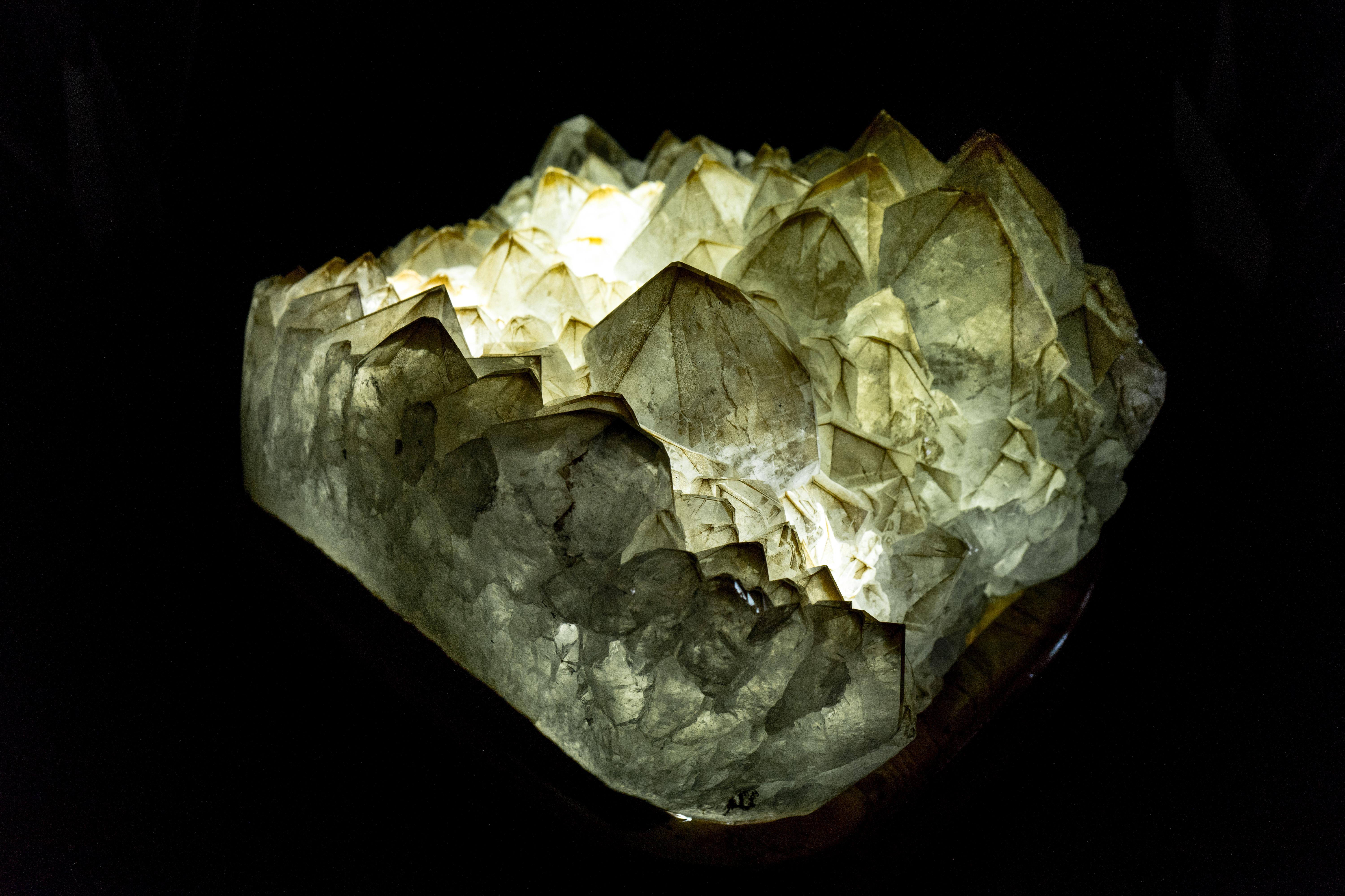 Lámpara de sobremesa escultural de cristal de amatista Hecha a medida con una amatista de clase mundial en venta 10