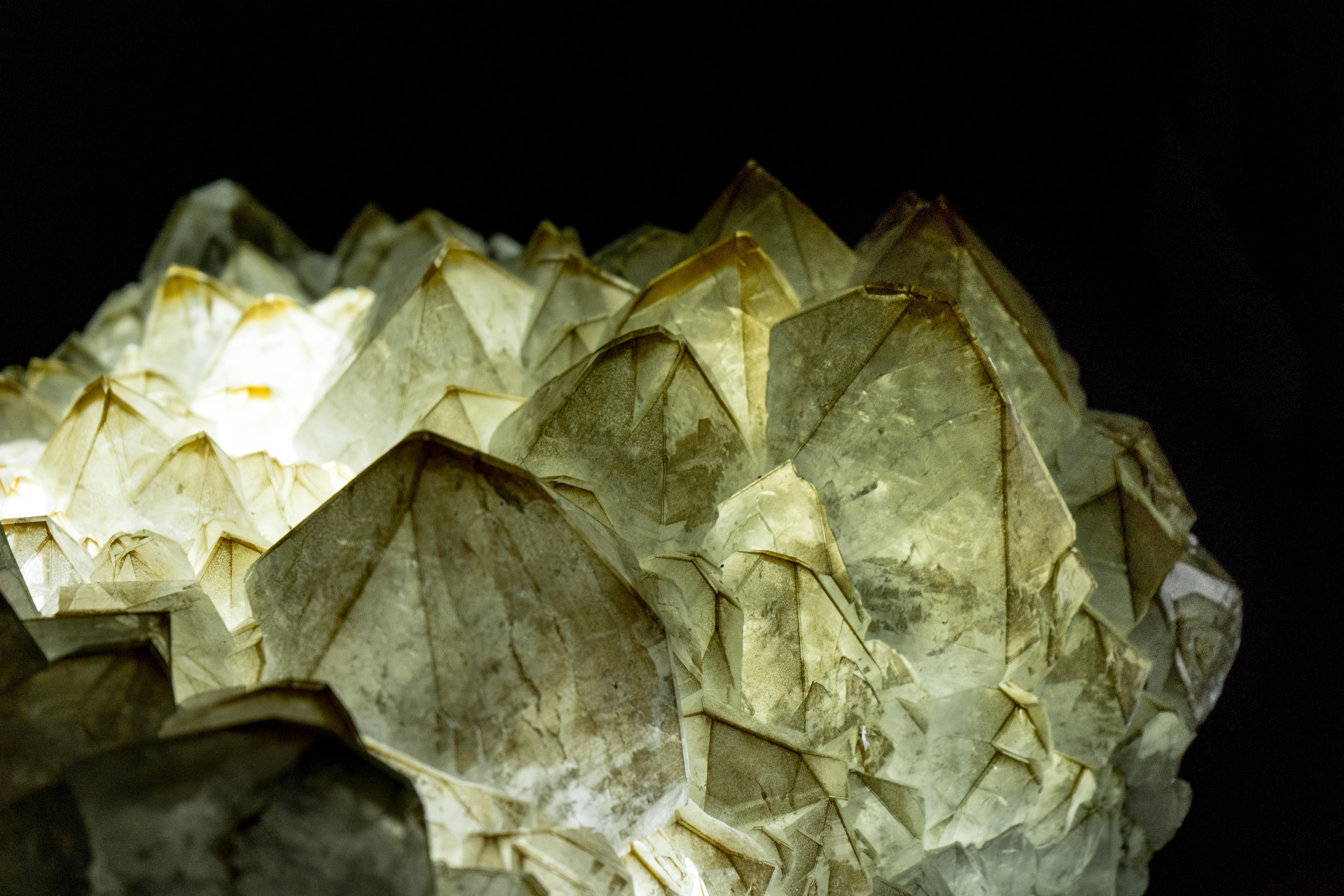 Lámpara de sobremesa escultural de cristal de amatista Hecha a medida con una amatista de clase mundial en venta 11