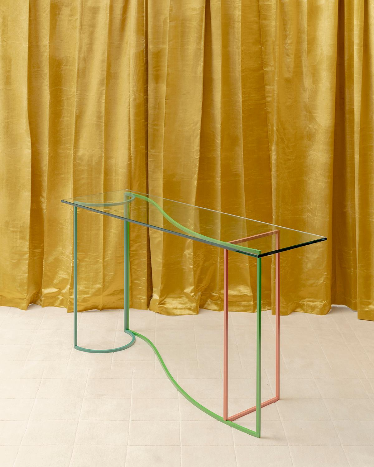 Moderne Table console sculpturale et personnalisable en verre et acier poudré en vente