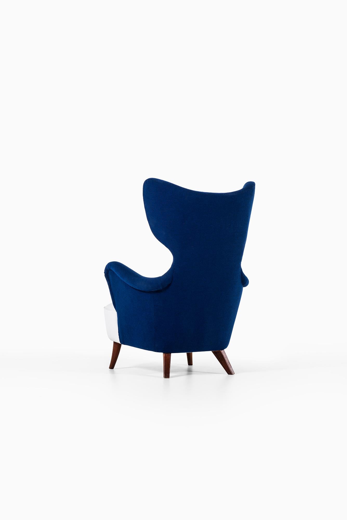 Mid-20th Century Sculptural and Organic Easy Chair in the Manner of G.A Berg Produced in Sweden For Sale