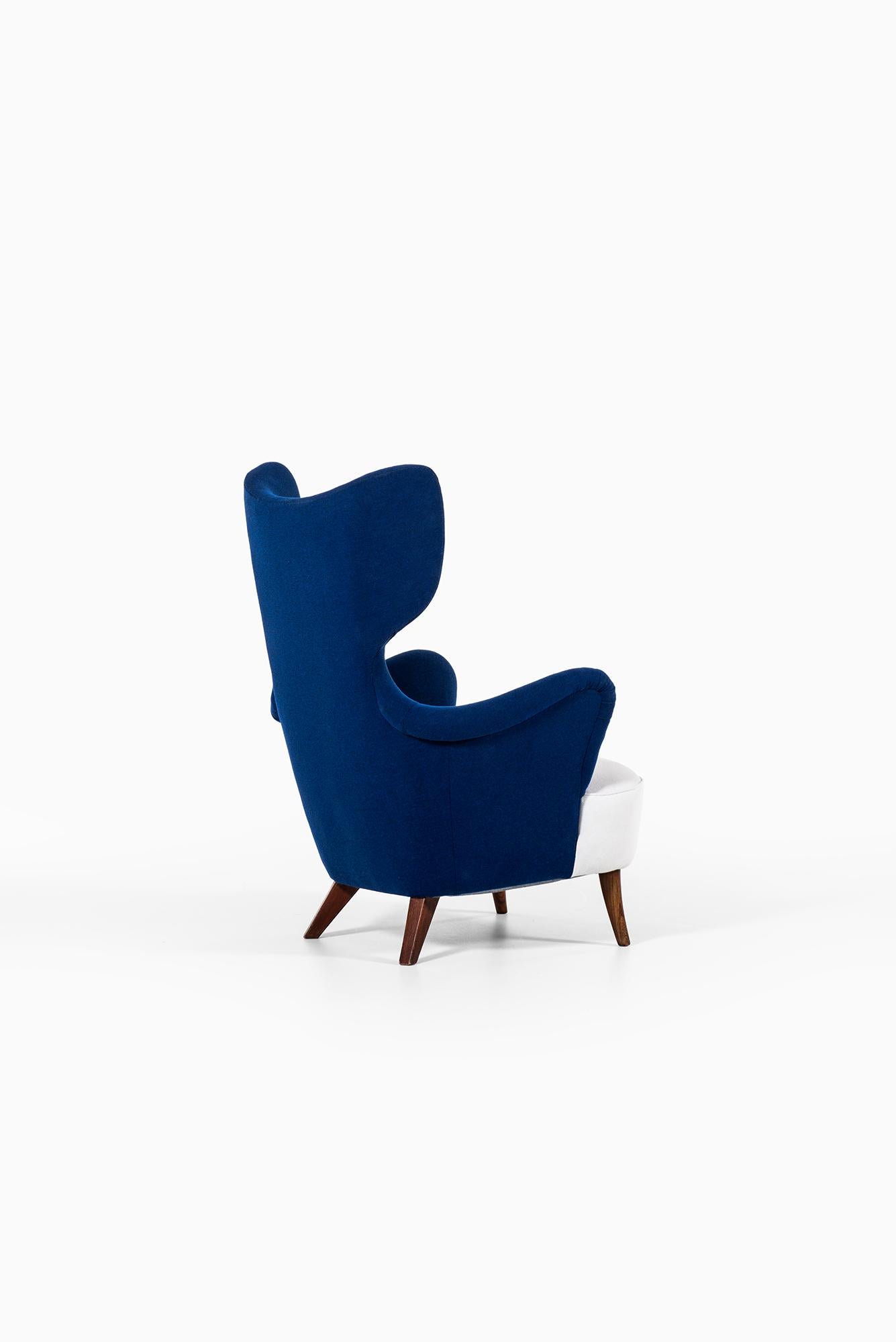 Fabric Sculptural and Organic Easy Chair in the Manner of G.A Berg Produced in Sweden For Sale