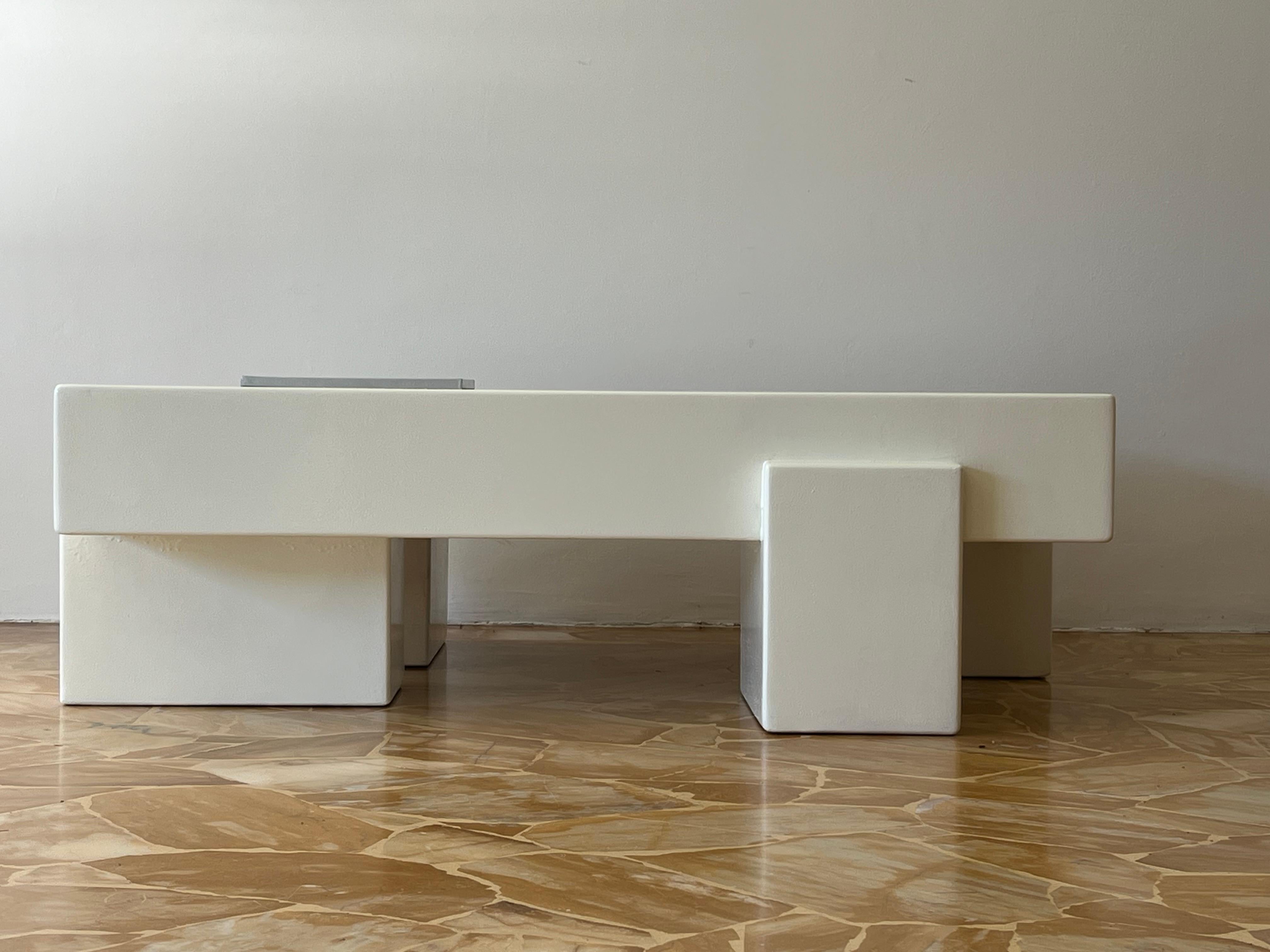 Rare table basse brutaliste sculpturale de l'architecte Eugenio Mondellini en vente 4