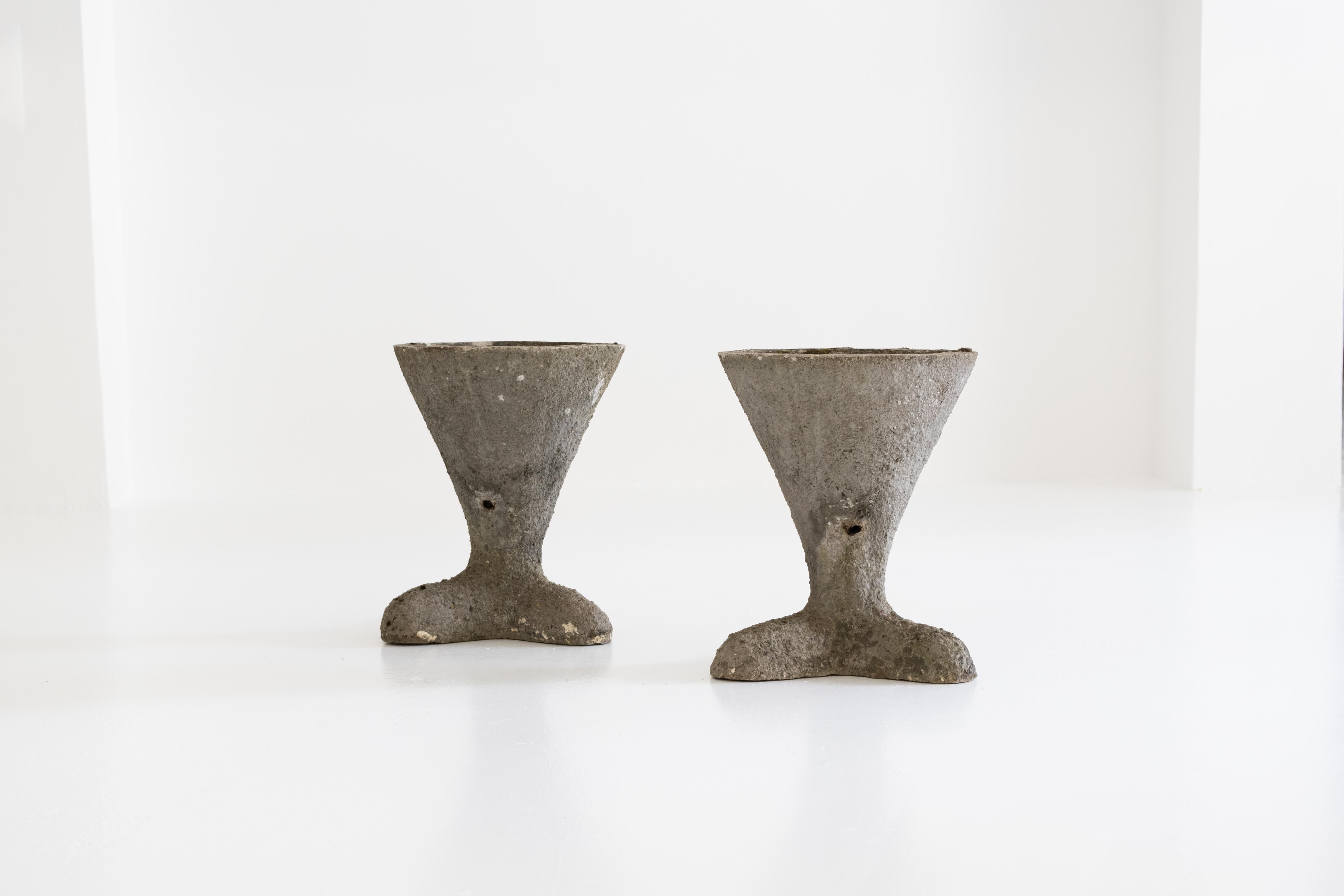 Brutalist Sculptural and Very Decorative Pair of French Concrete Planters, Ca. 1970s