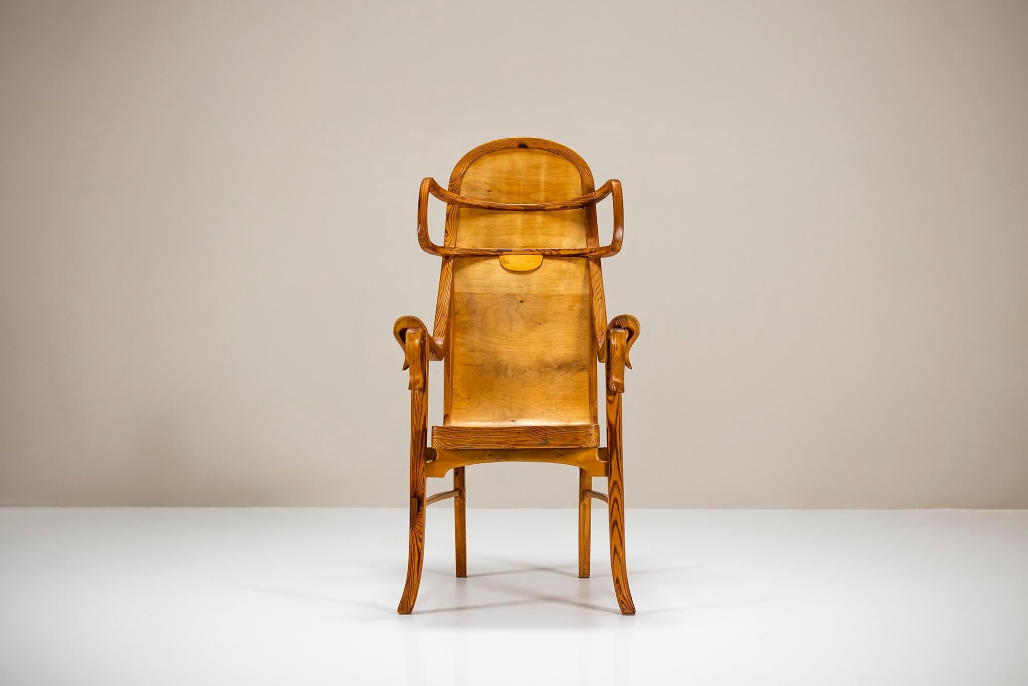 Designed by German architect Eberhard Muéller, this wooden chair exemplifies his fusion of function and form. Known for integrating modernist principles into everyday objects, Müller uses natural materials to create both practical and sculptural