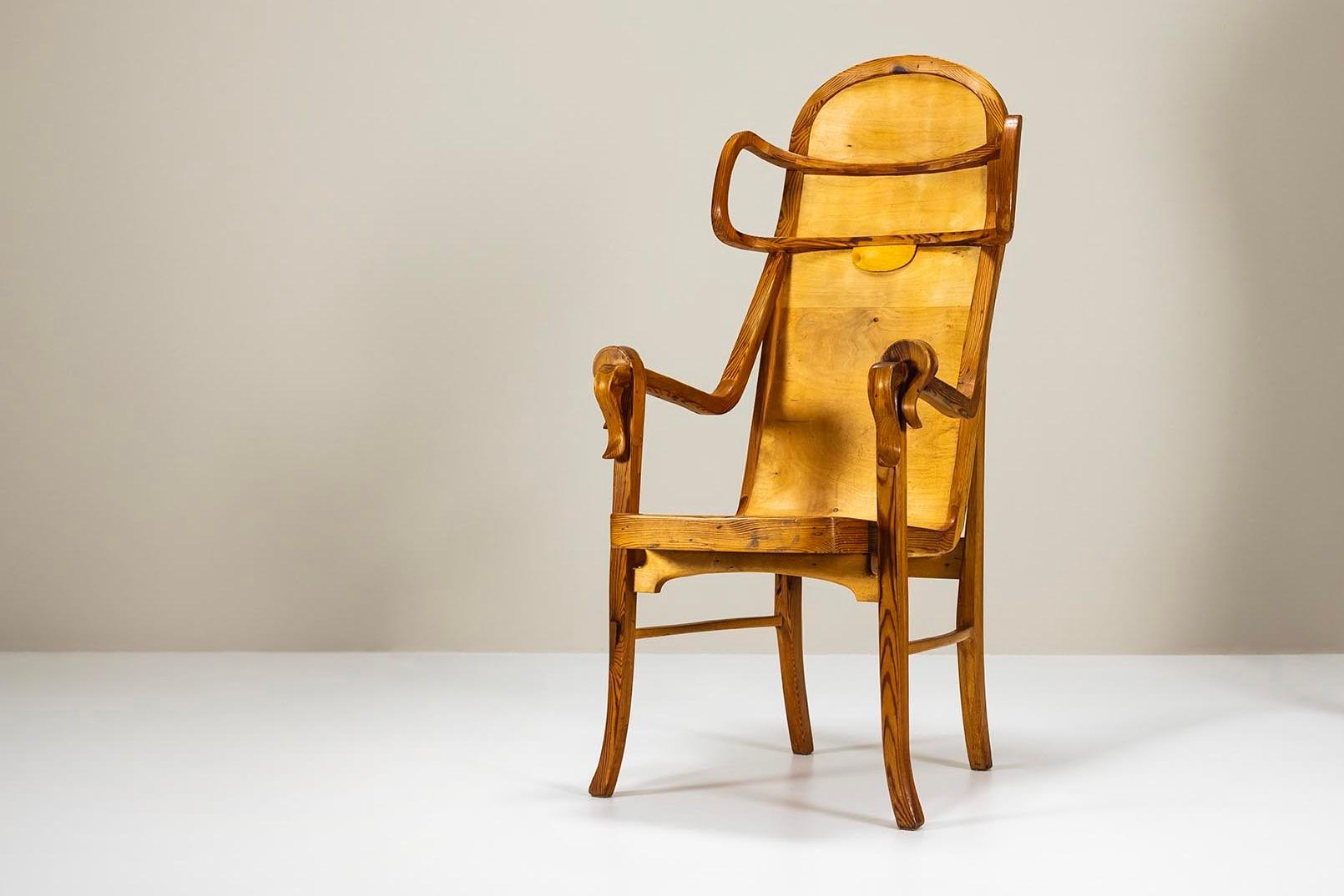 Sculptural Armchair in Pine -and Plywood by Eberhard Muéller, Germany 1980s In Good Condition For Sale In Hellouw, NL