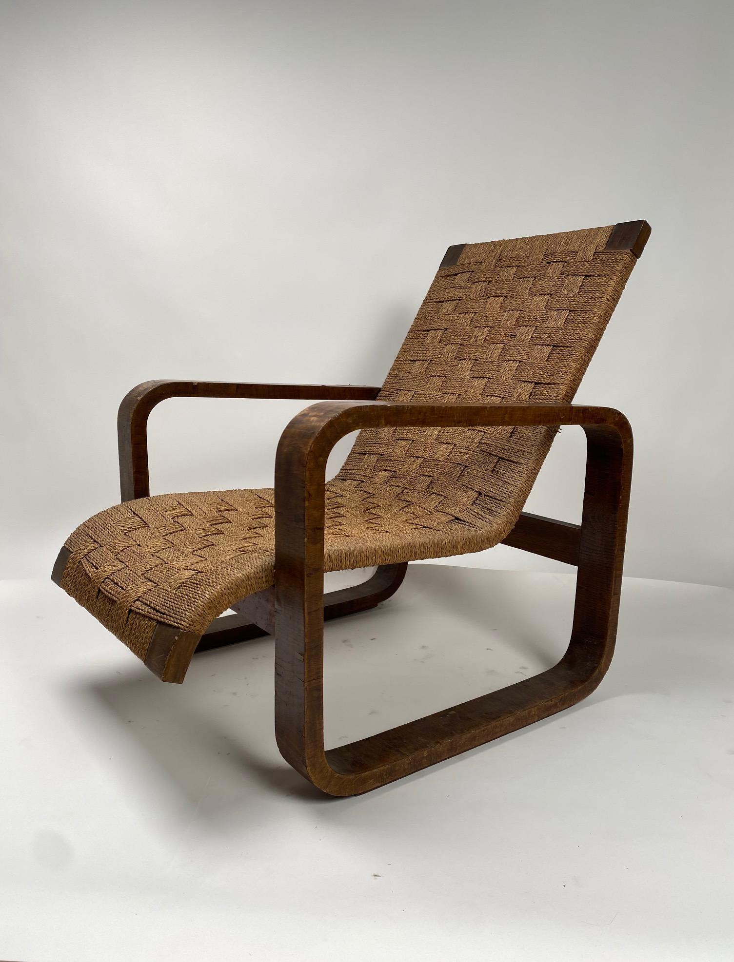 Sophisticated and almost museum-like work, suitable for both collectors and lovers of rare and refined furnishings

Giuseppe Pagano (Attr.), Monumental armchair in wood and rope, Italy, 1940s

It is an unusual sculptural work, characteristic of the