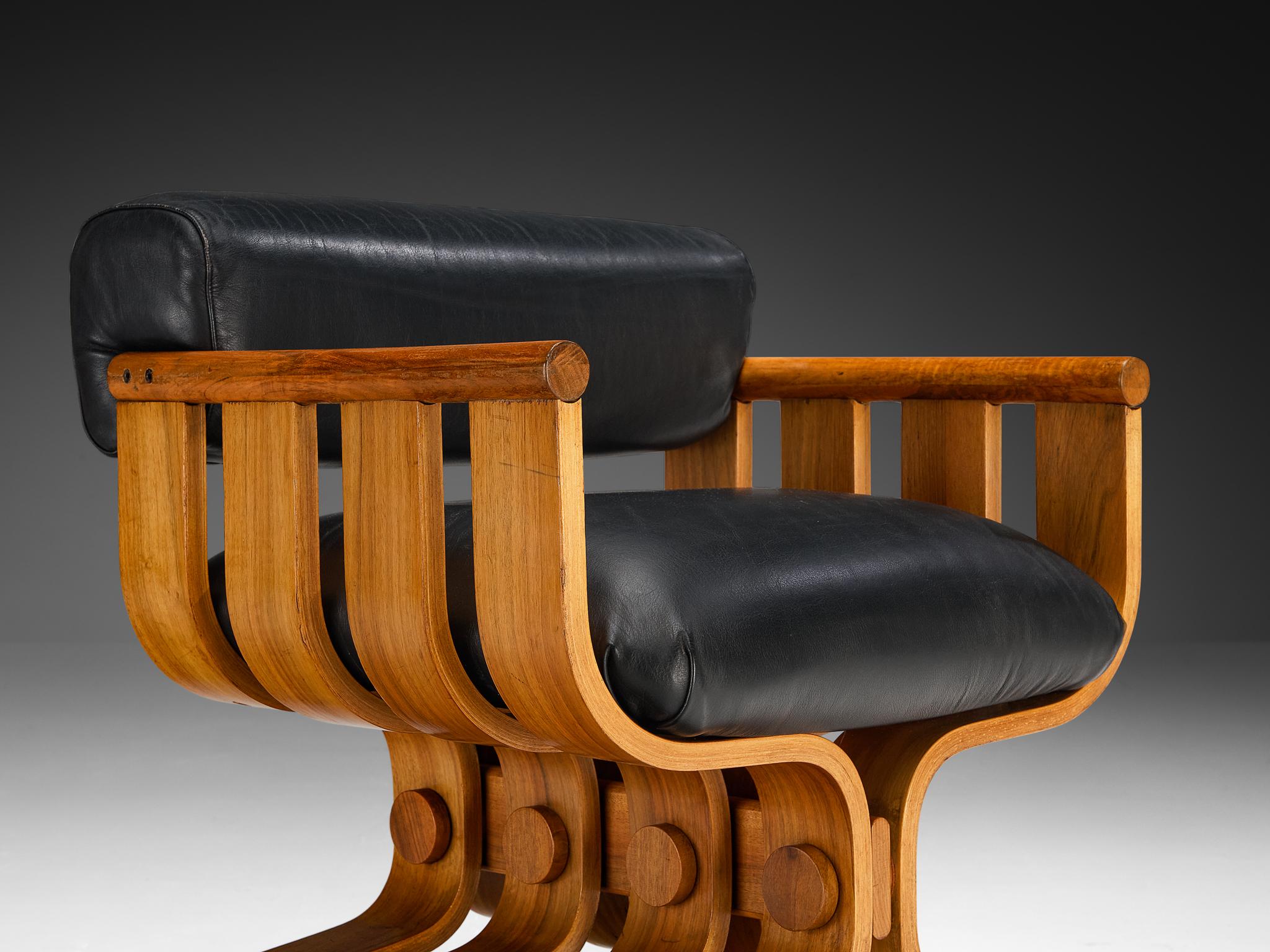 Sculptural Armchair with Organic Curves in Walnut & Black Leather In Good Condition For Sale In Waalwijk, NL