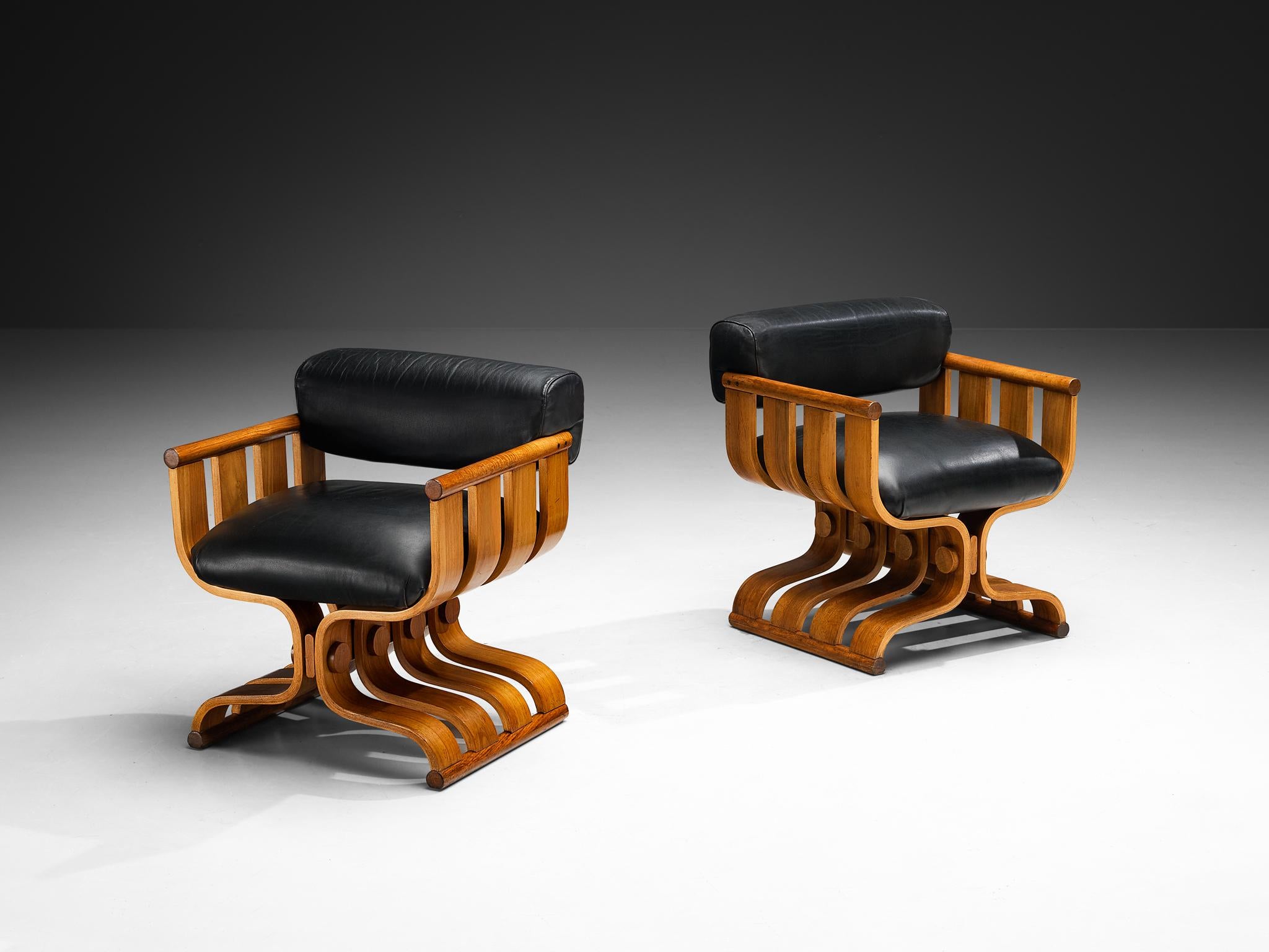 Poltrone, noce, Europa, anni '70

Queste bellissime poltrone, influenzate dalla sensibilità artistica del movimento Artistics con un tocco postmoderno, si distinguono per la loro imponenza e le loro forme curvilinee. Il design è altamente distintivo